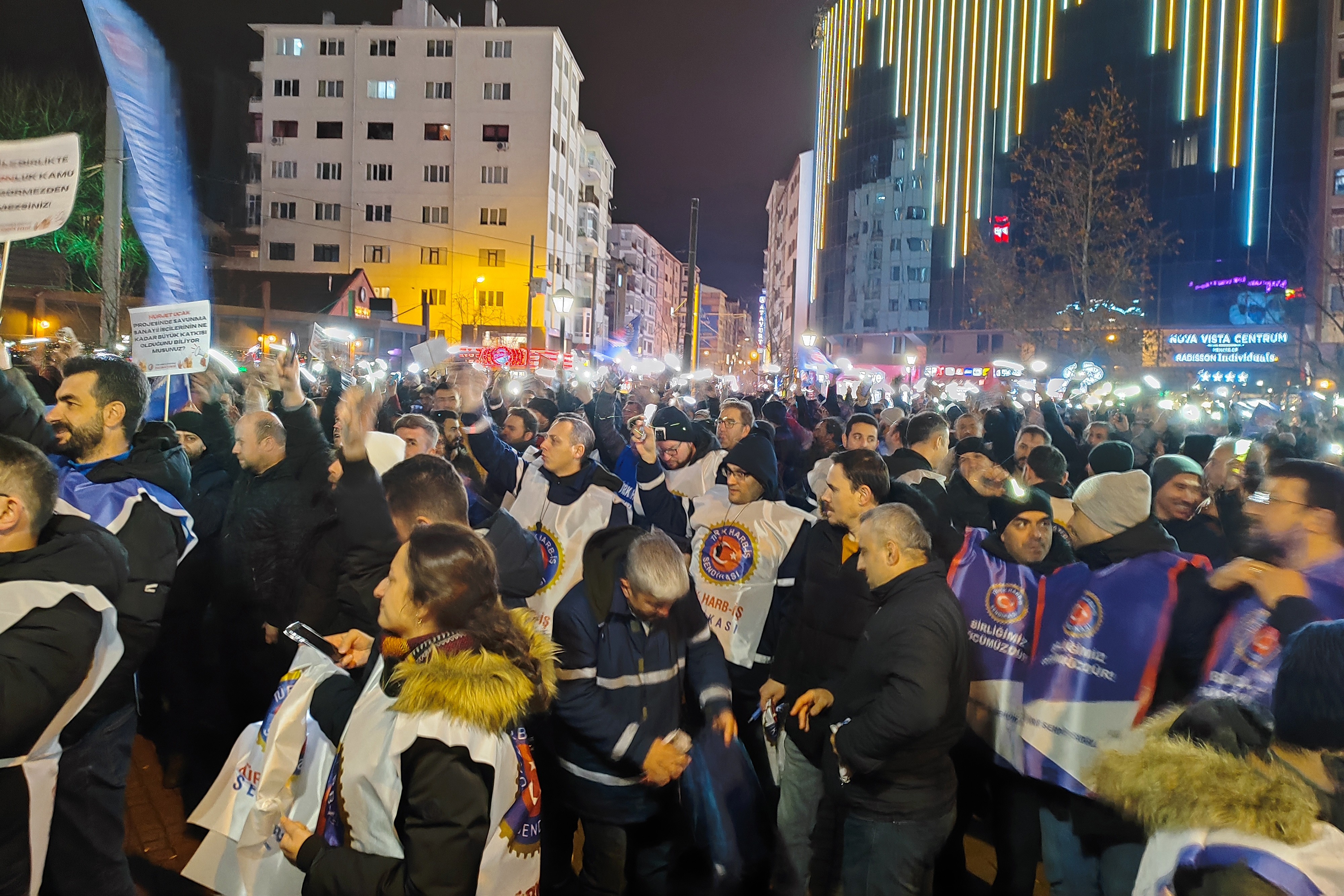 Eskişehir'de Harb-İş'İn çağrısıyla kamu işçilerinin yaptığı yürüyüşten fotoğraf.