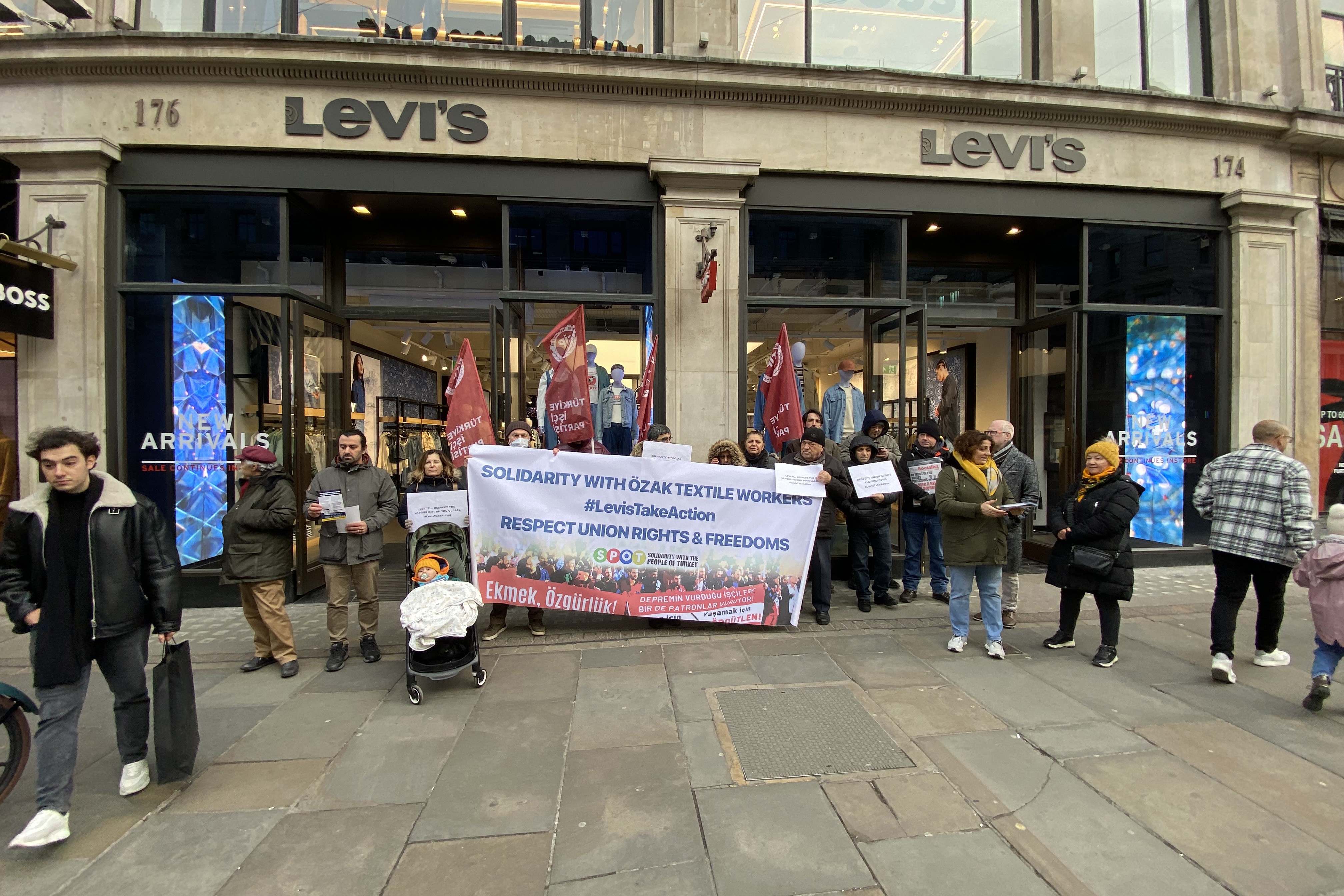 Londra'da Özak işçileriyle dayanışma eylemi