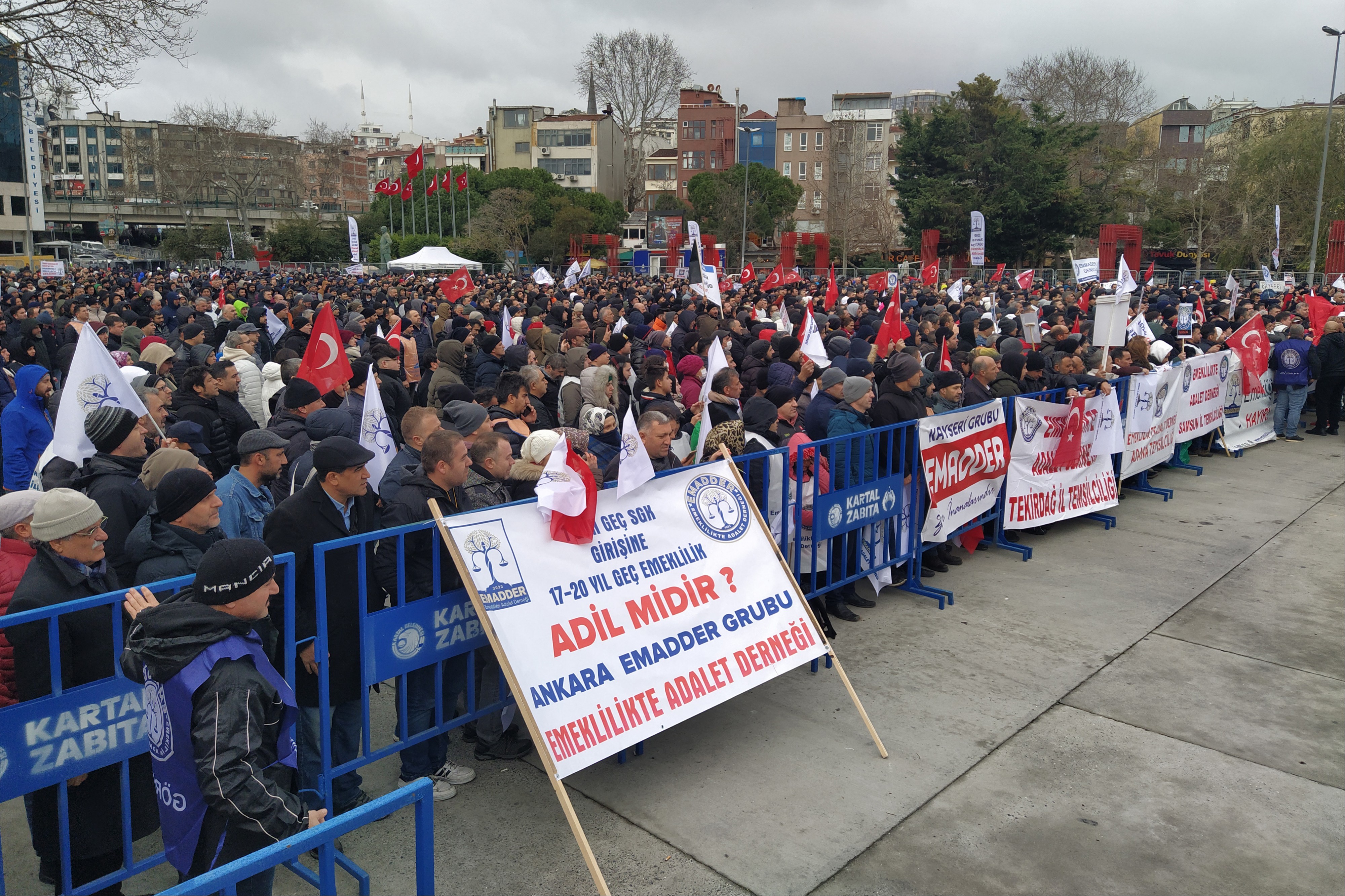 Emekliler miting düzenledi