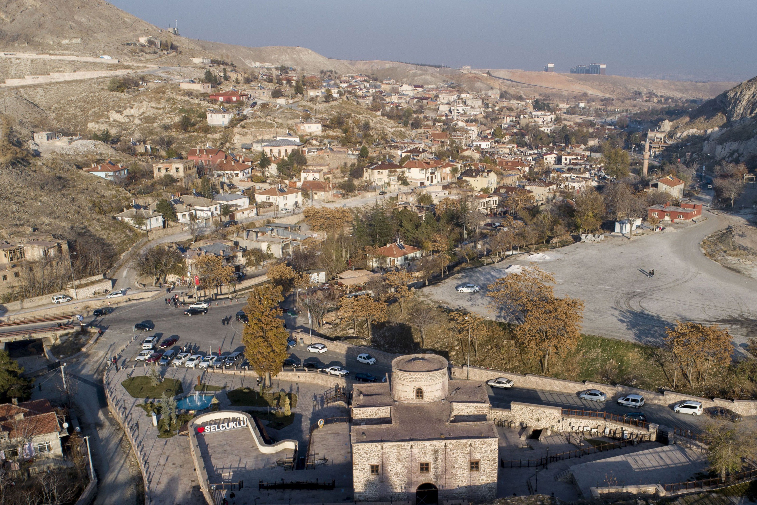 Acele kamulaştırma kararı çıkarılan  bin yıllık mahalle