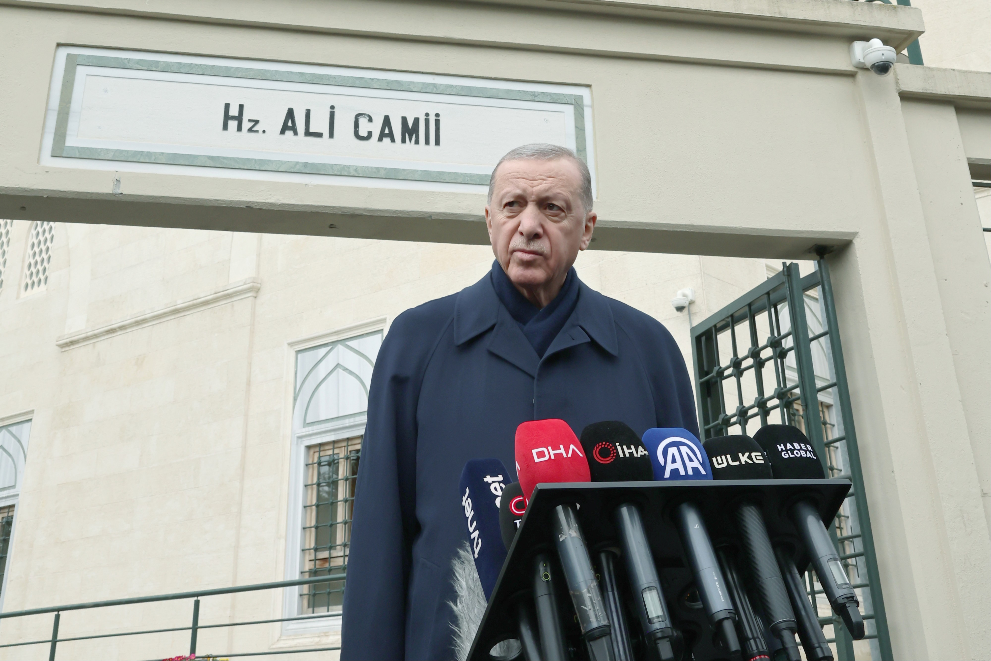 Tayyip Erdoğan cami önünde açıklama yaptı