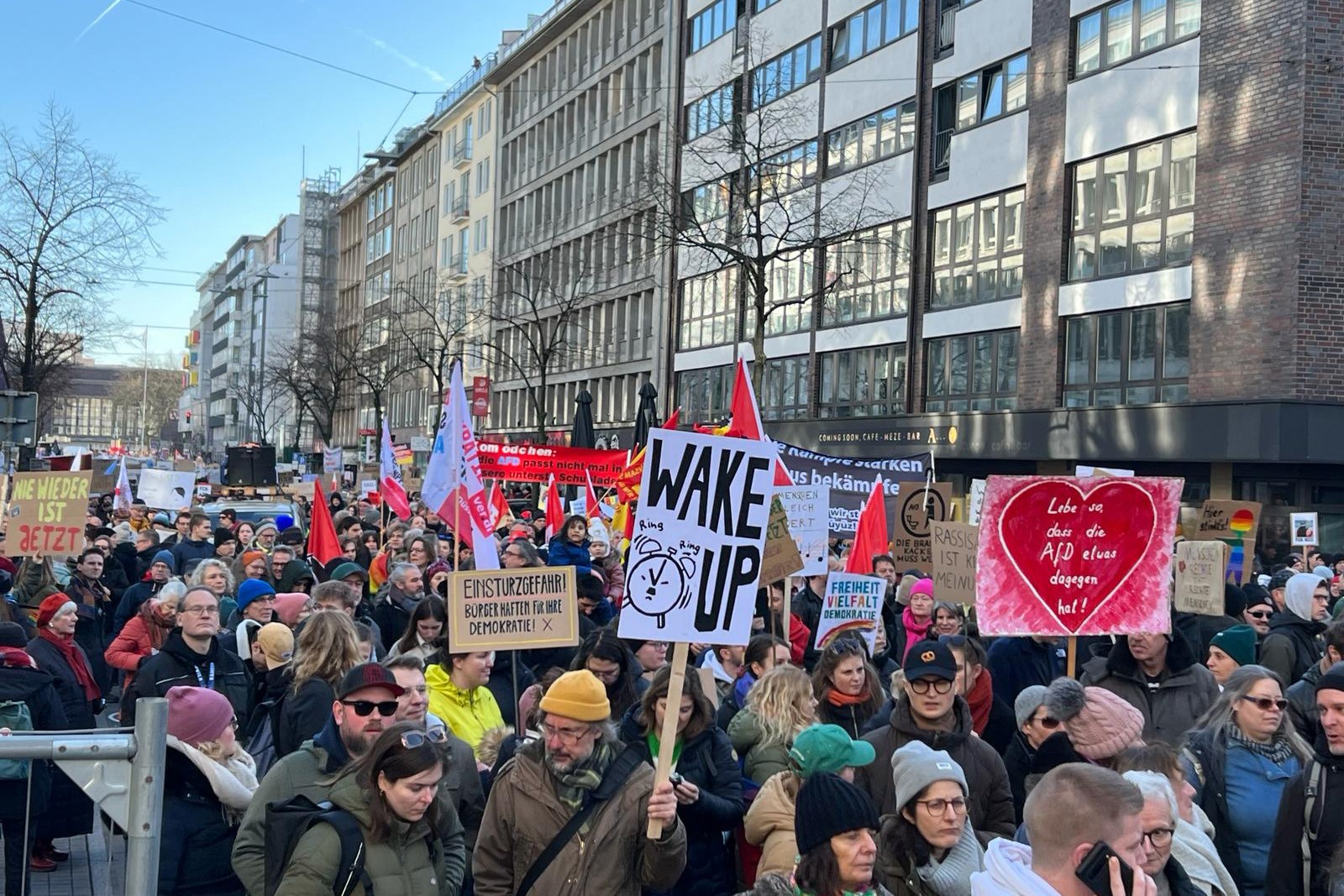 Düsseldorf'ta yapılan antifaşist eylem