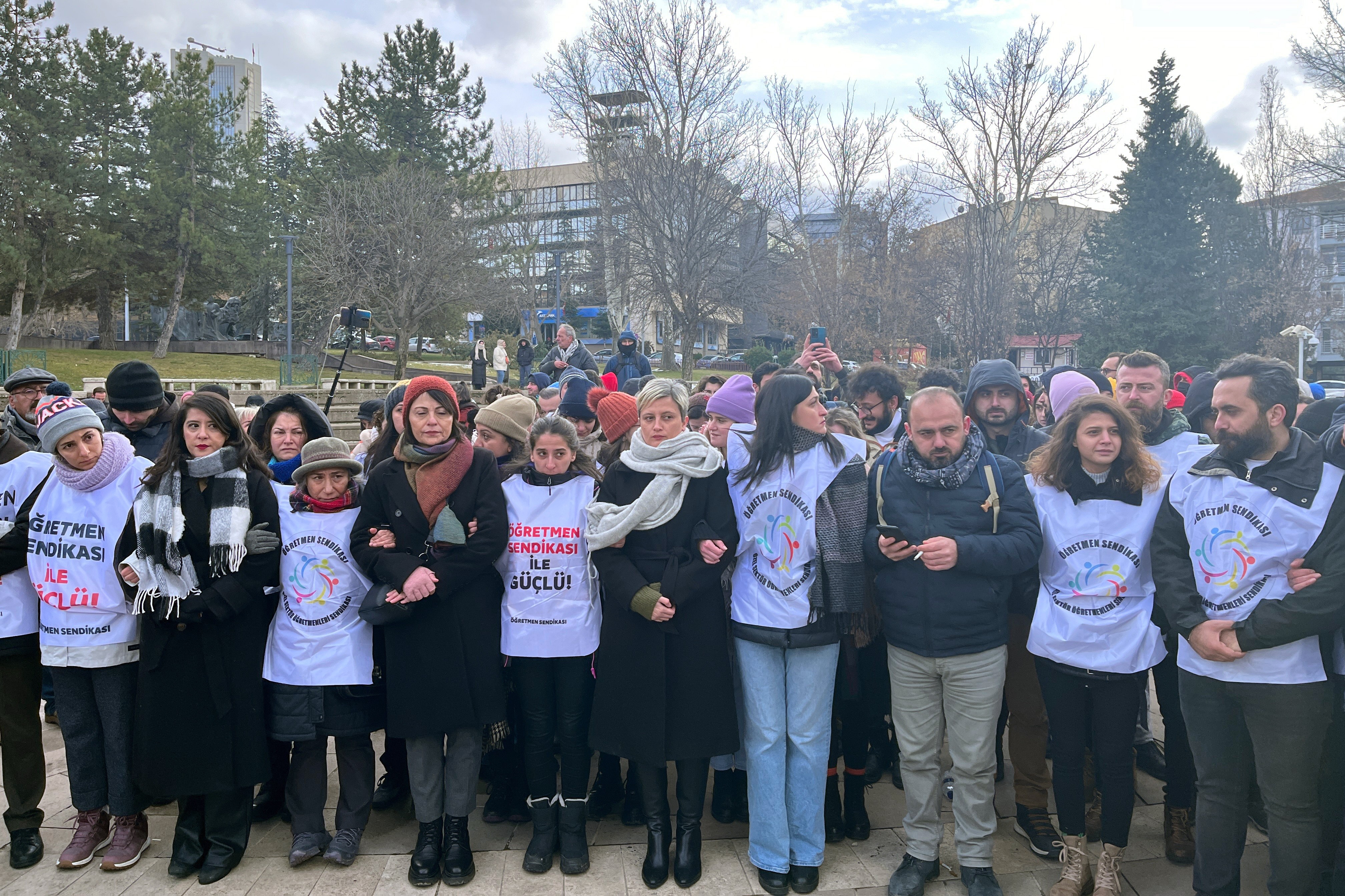 Meclis önünde eylem yapan özel sektör öğretmenleri