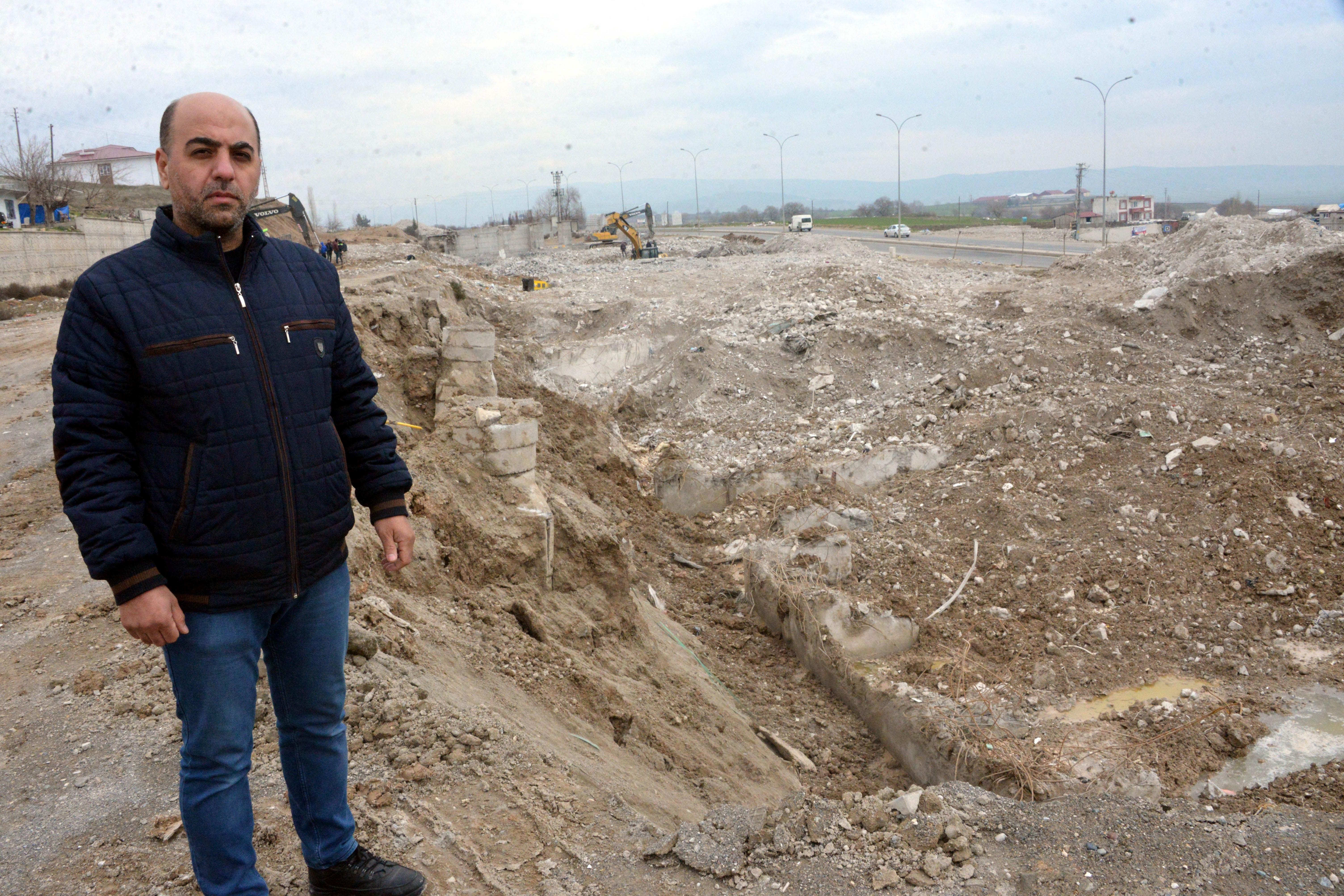 Maraş’ta depremde yıkılan 42 kişinin öldüğü Bad-ı Saba Konutları'nda yakınlarını kaybeden Nuri Gülçin