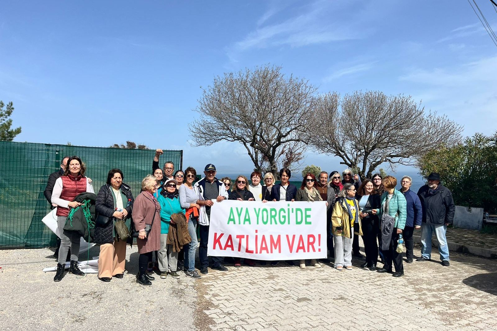 Doğa katliamını protesto eden eylemciler.