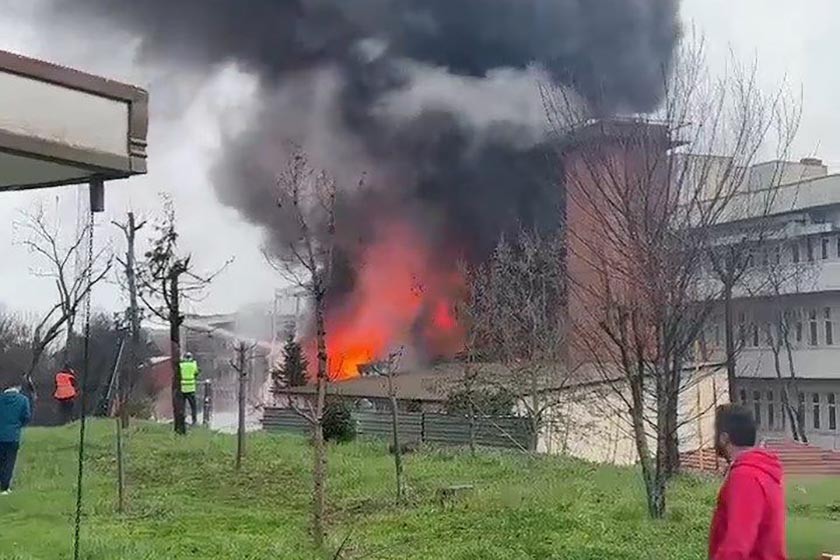 İTÜ Ayazağa kampüsünde içerisinde konteyner yangını