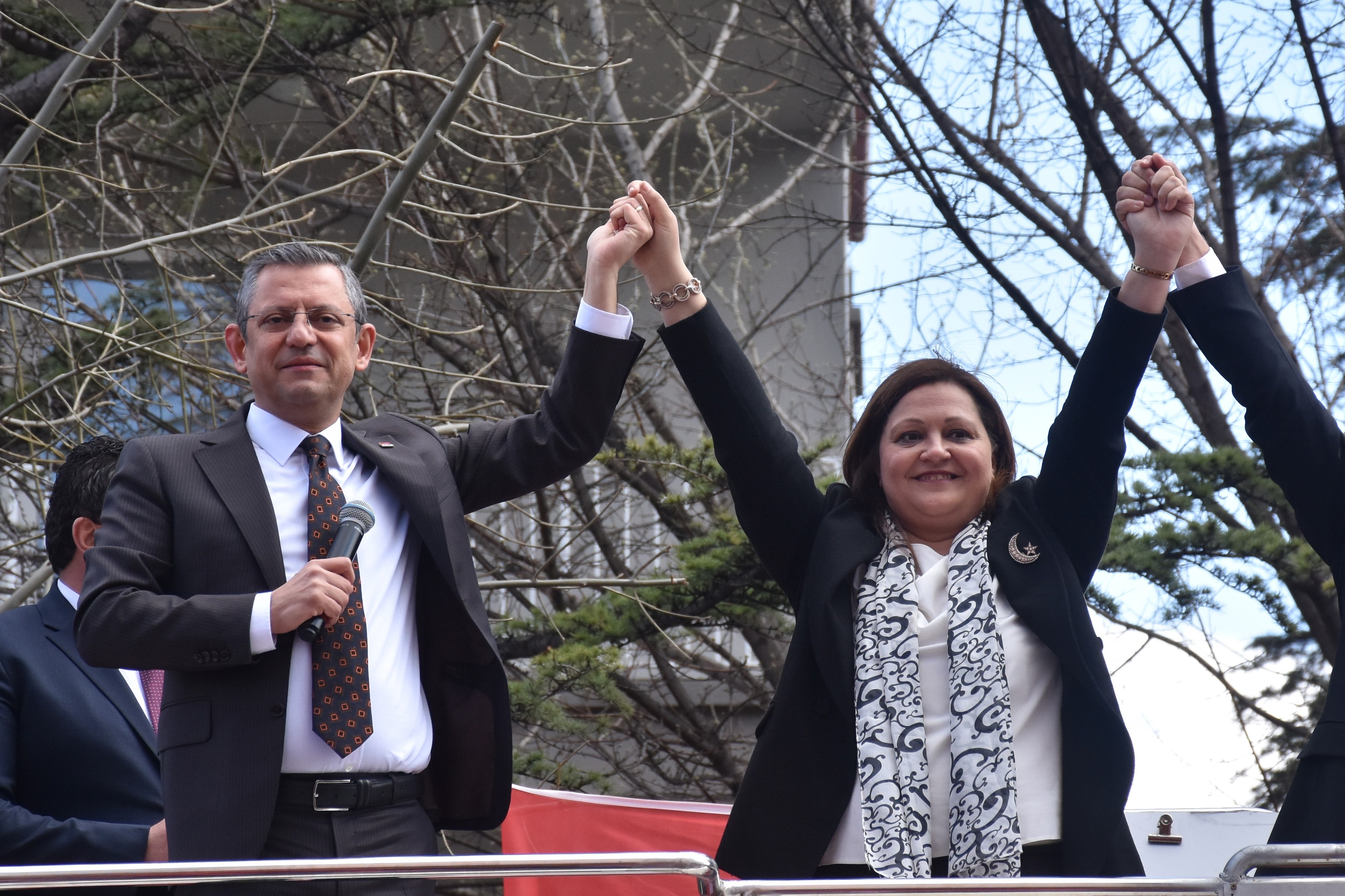 Özgür Özel ve Burcu Köksal