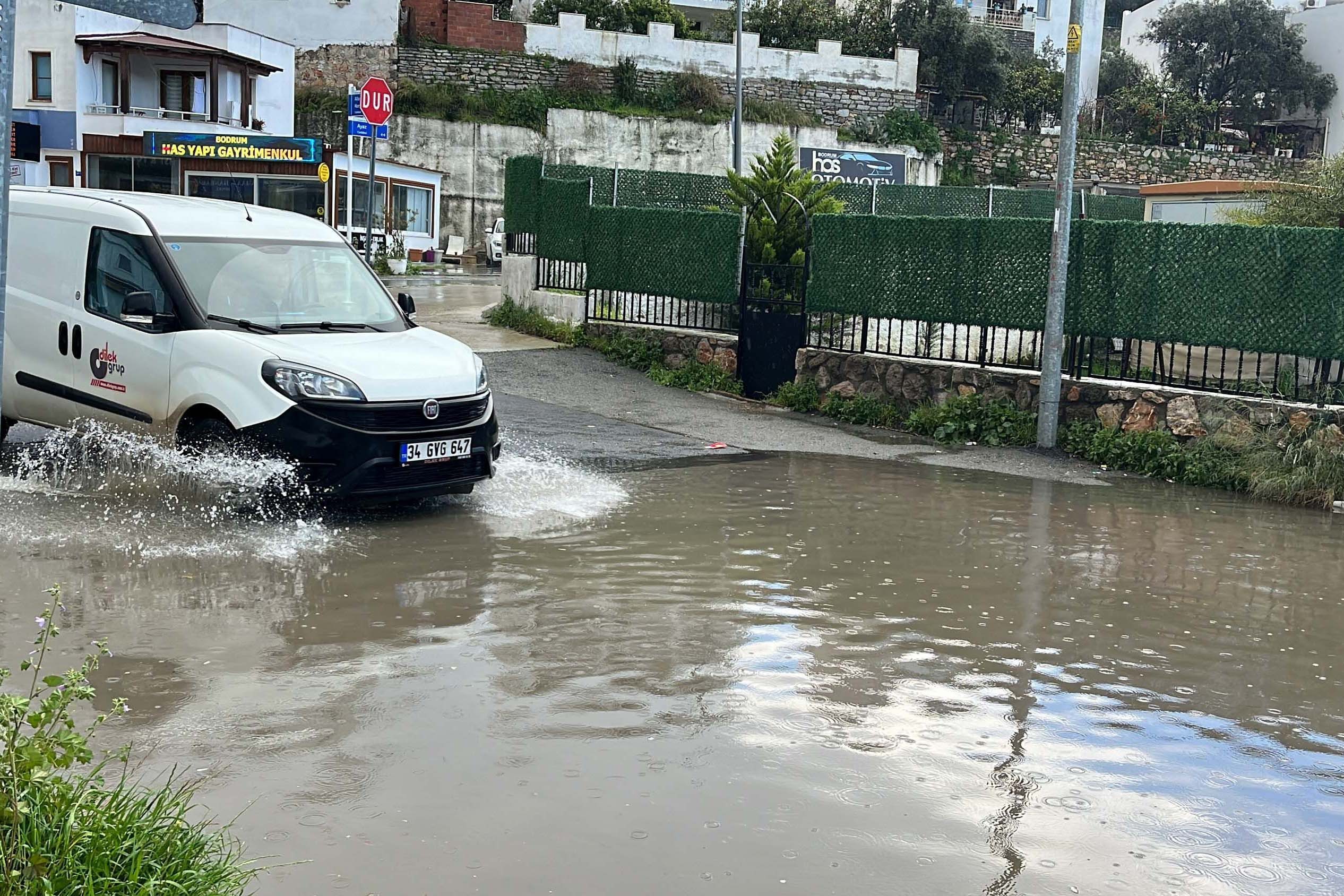 Bodrum'da dolu ve saanak