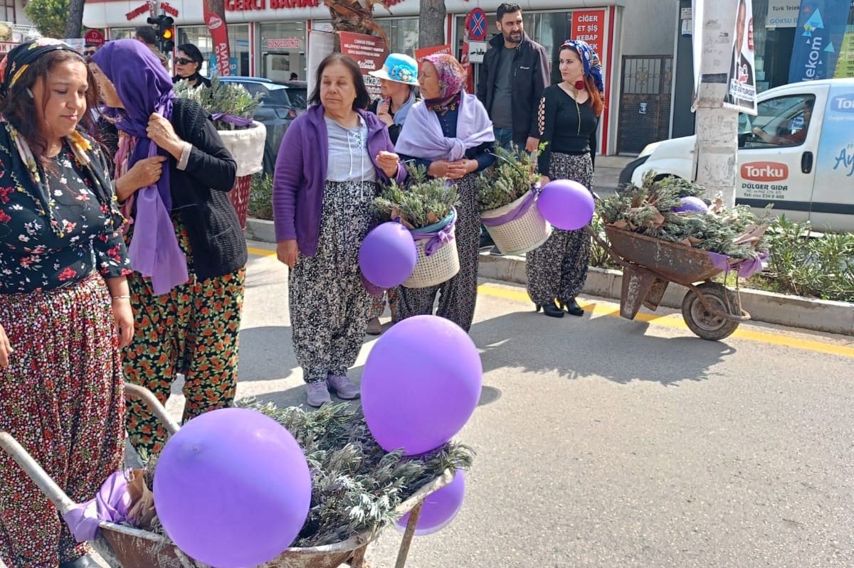 balon, el arabası, köylü kadınlar