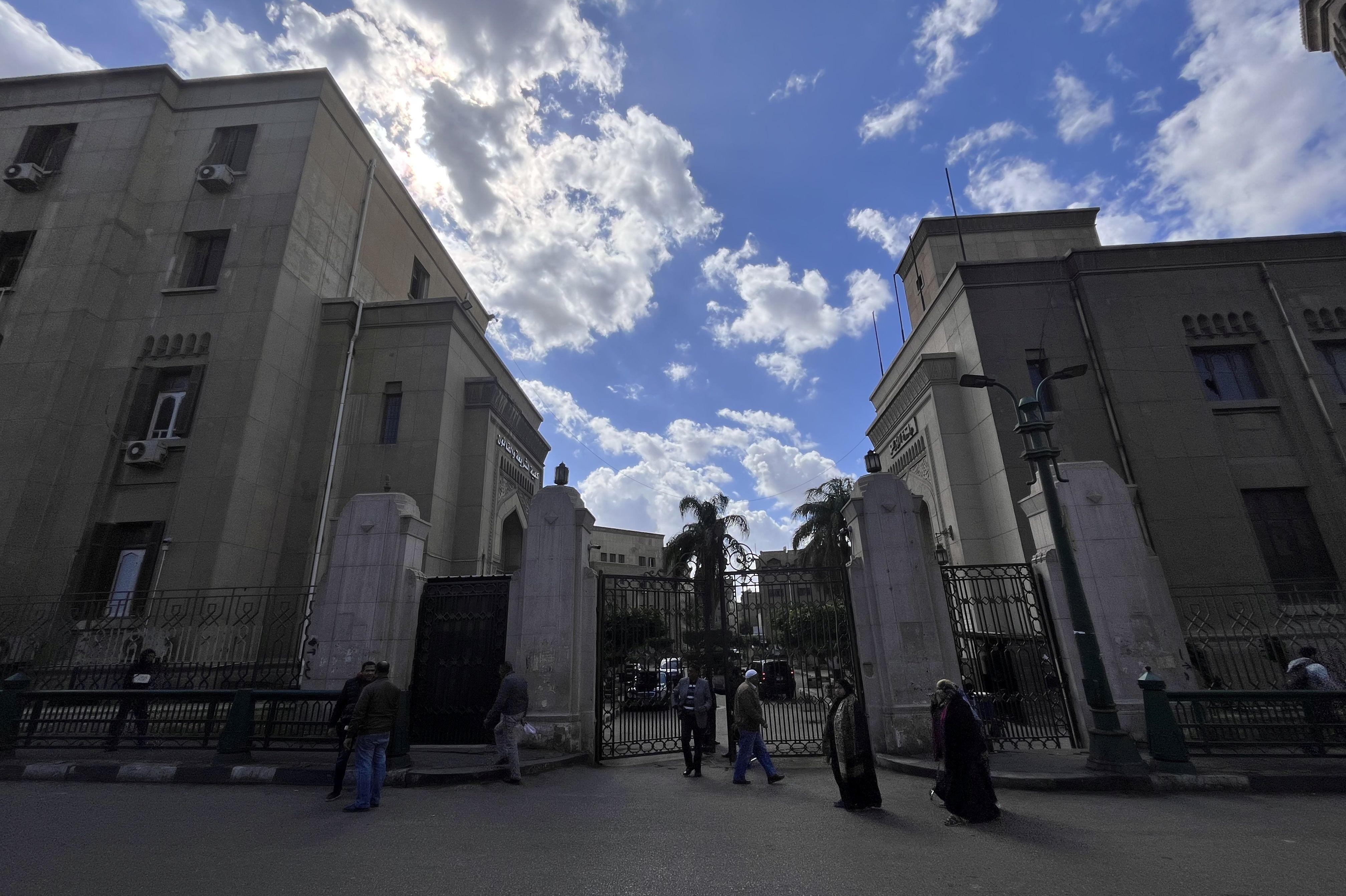 Mısır'da bir cami girişi