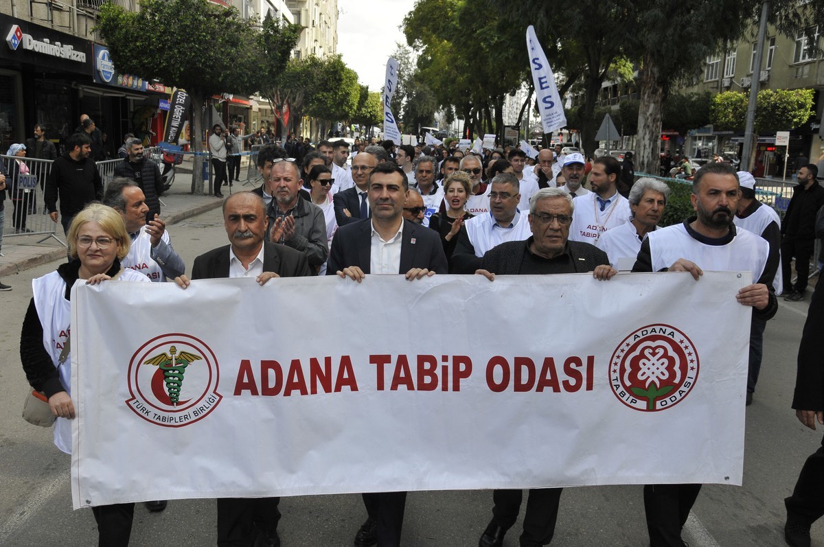 Tıp bayramı eyleminde sağlıkçılar