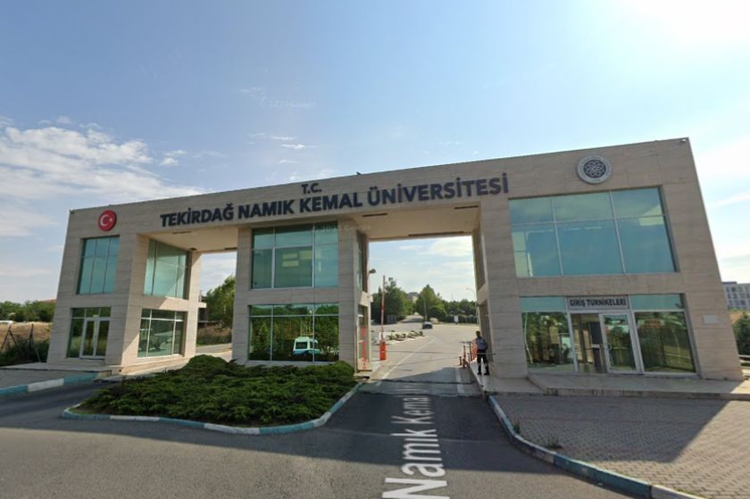 Namık Kemal Üniversitesi giriş kapısı