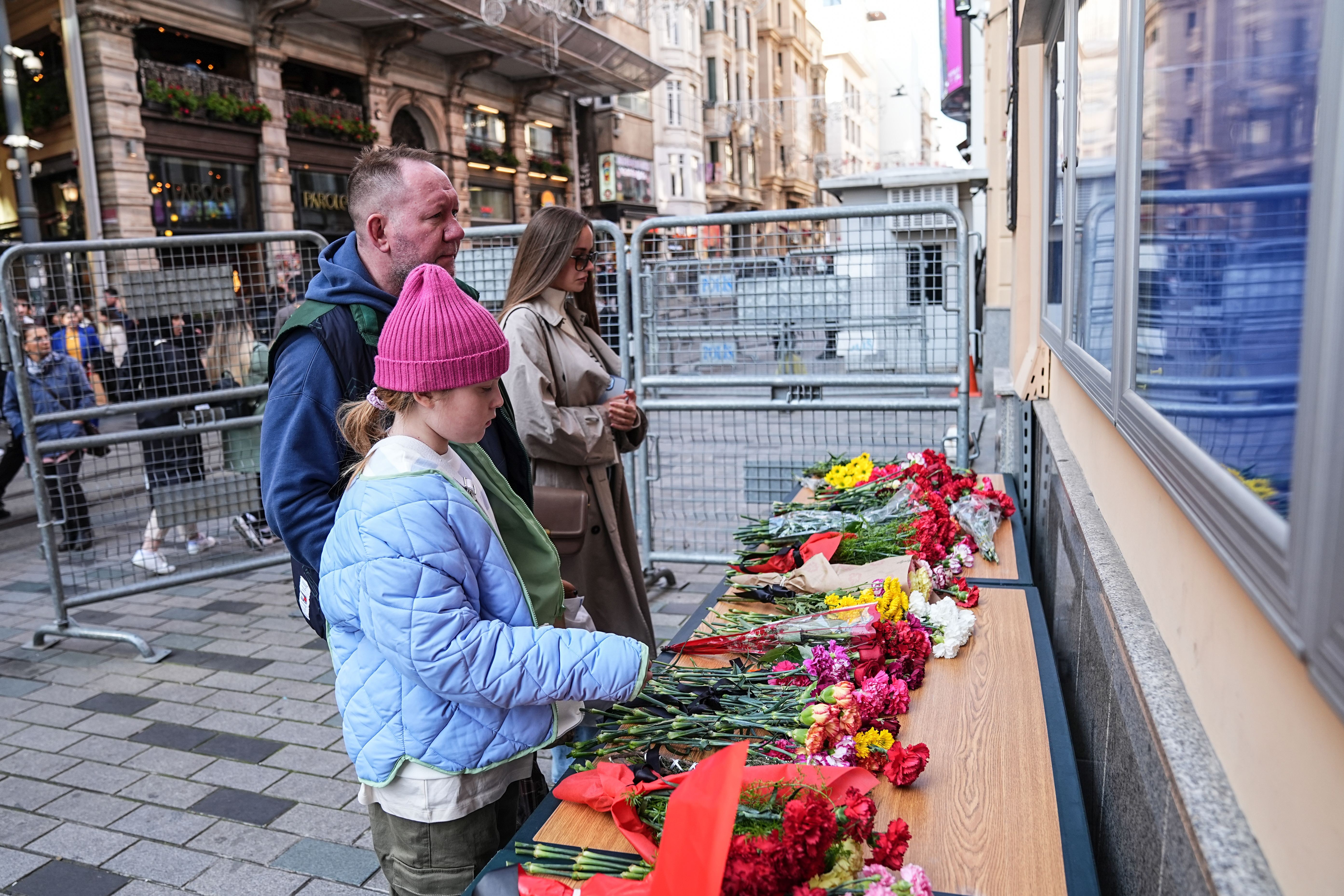 Rusya Başkonsolosluğu önüne bırakılan çiçek