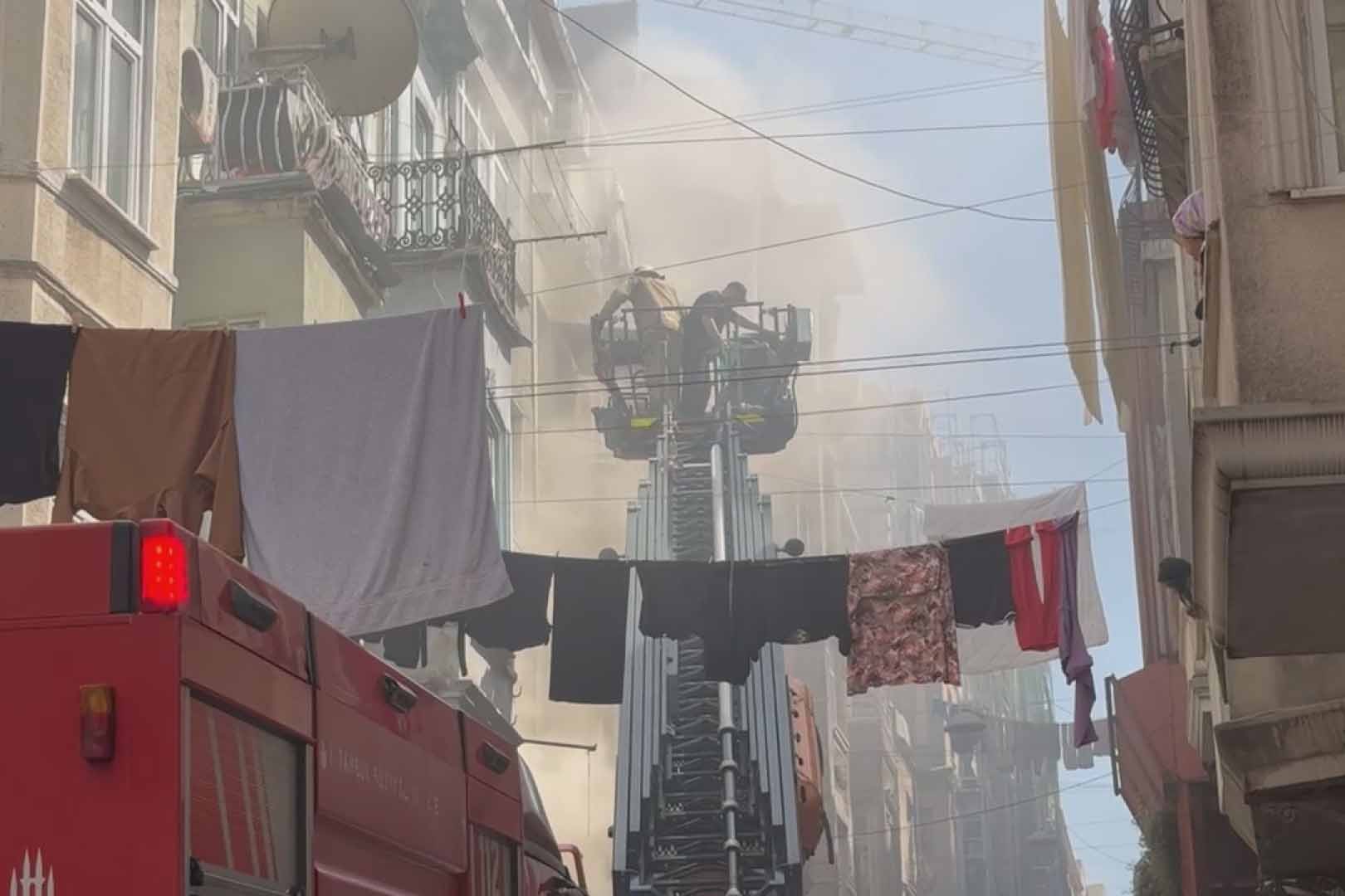 Beyoğlu'nda çıkan yangın