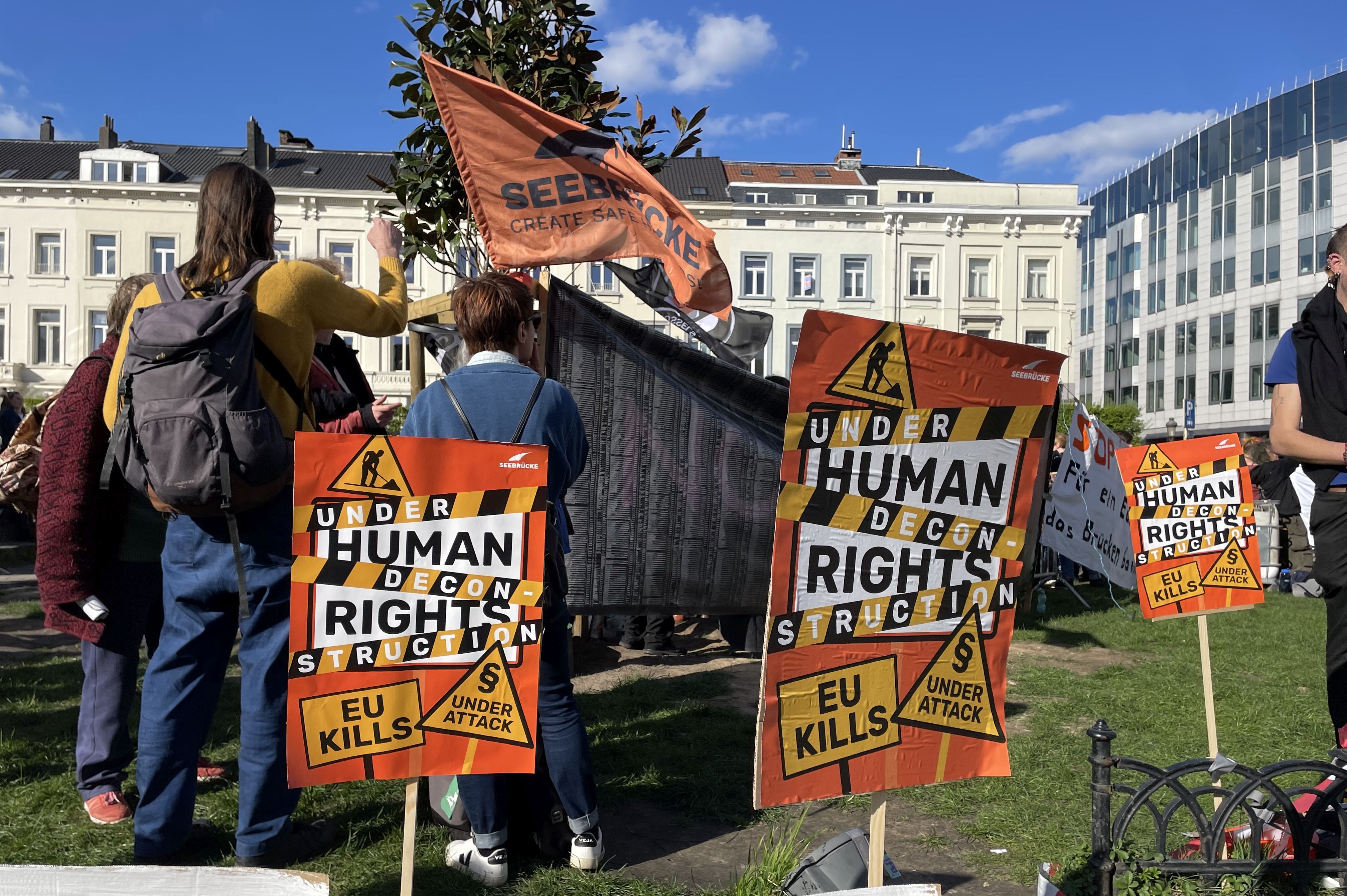 protesto, AP binası