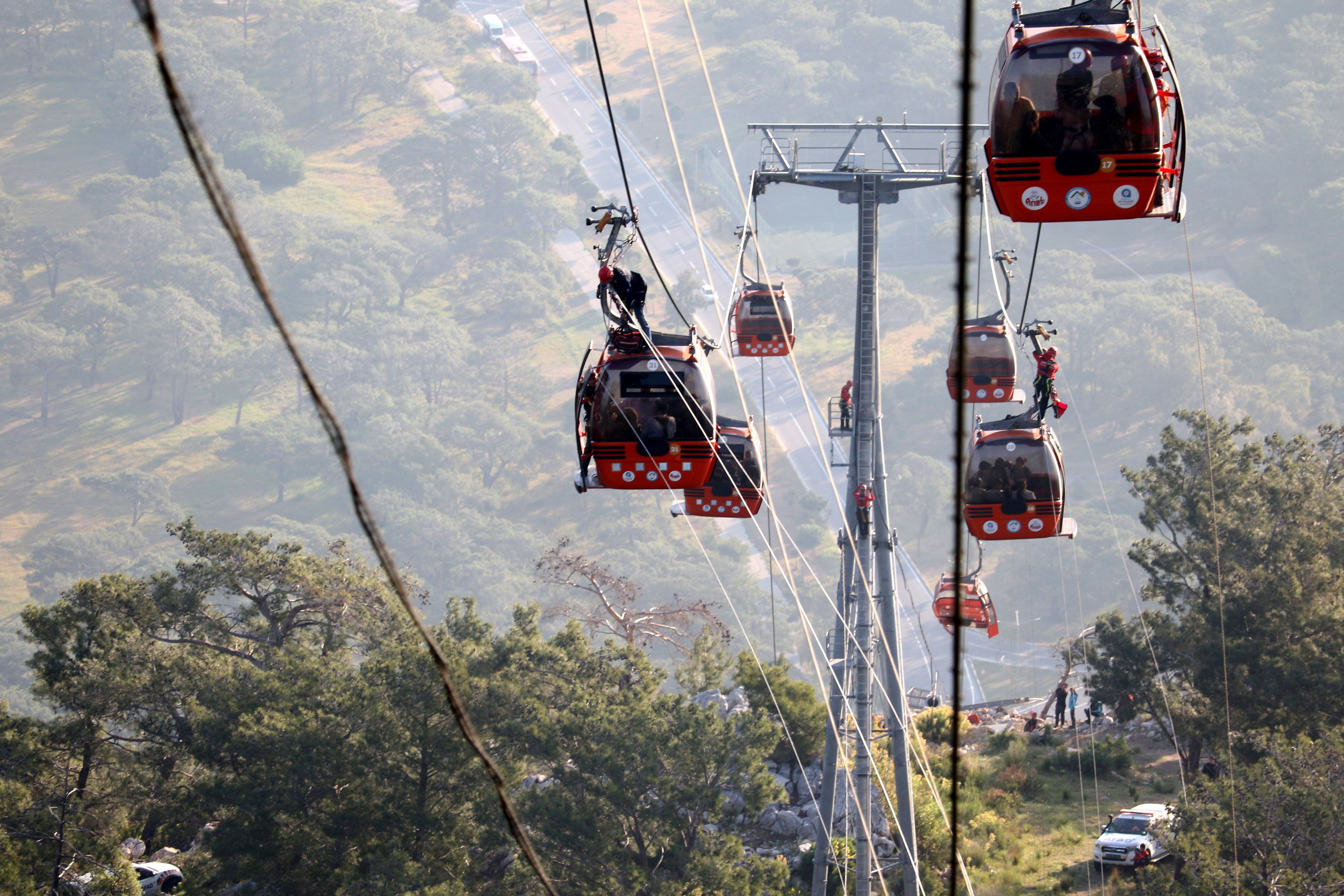 Antalya'da teleferik düştü | 1 kişi yaşamını yitirdi, mahsur kalanlar 22.5 saatte kurtarılabildi