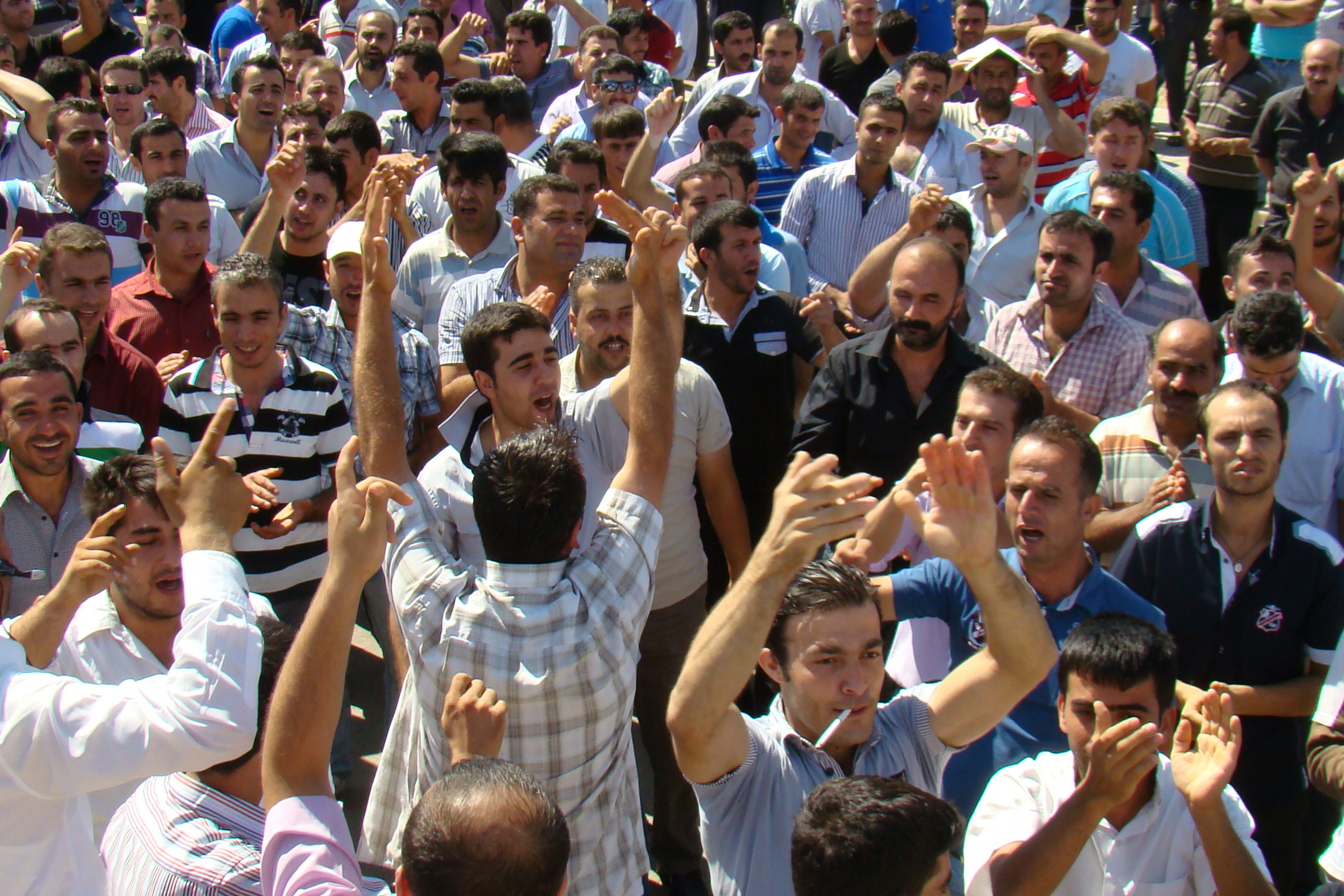 2012 yılında Antep Başpınar Organize Sanayi Bölgesindeki greve çıkan tekstil işçileri