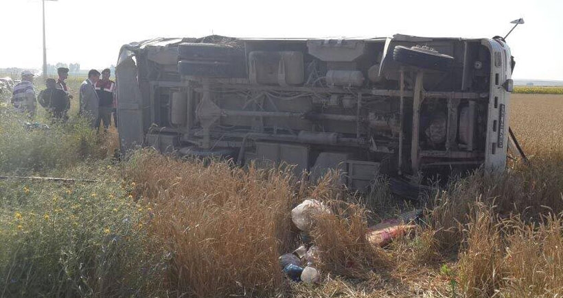 Tarım işçileri kaza yaptı: 3 kişi öldü, 30 kişi yaralandı