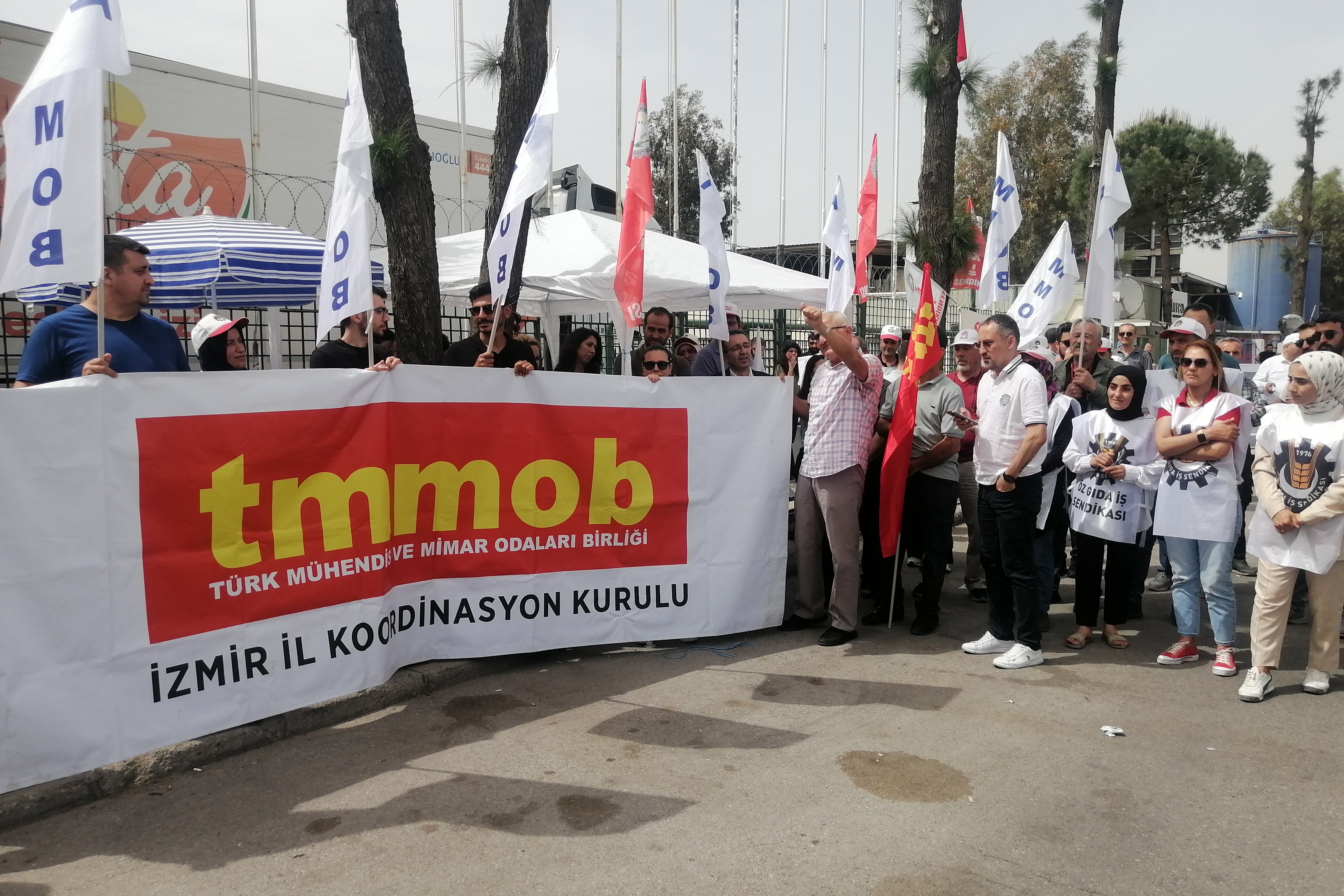 tmmob izmir işten atılan IFFCO Turkey işçilerine destek ziyaretinde bulundu 