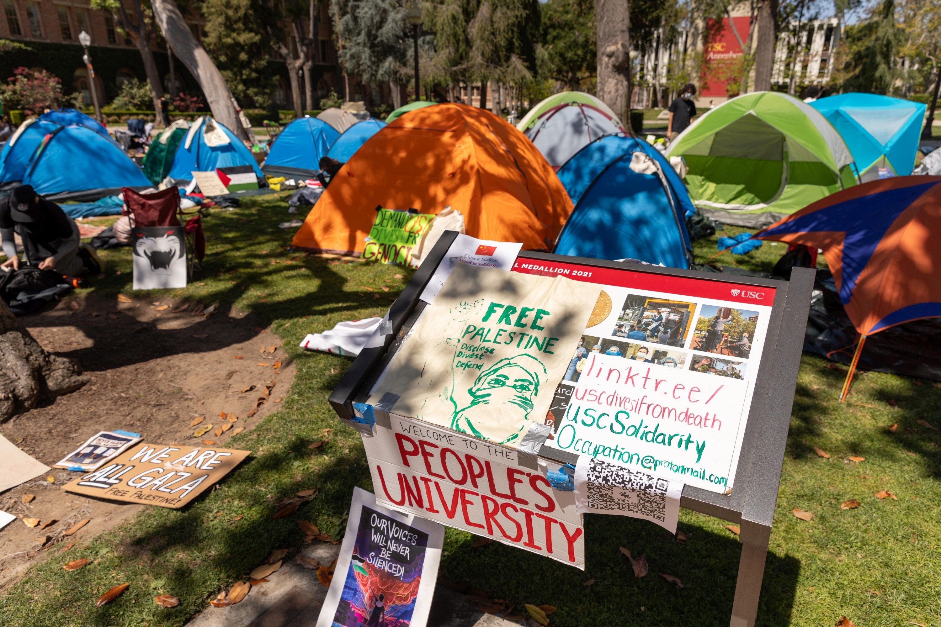 California Üniversitesinde kamp