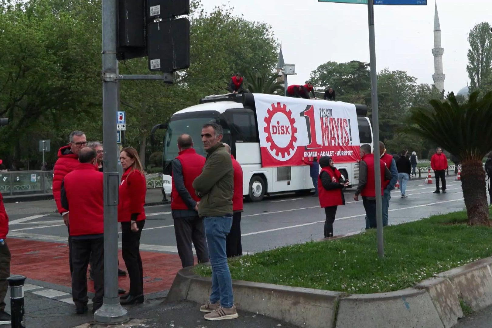 İstanbul Saraçhane'de toplananlar