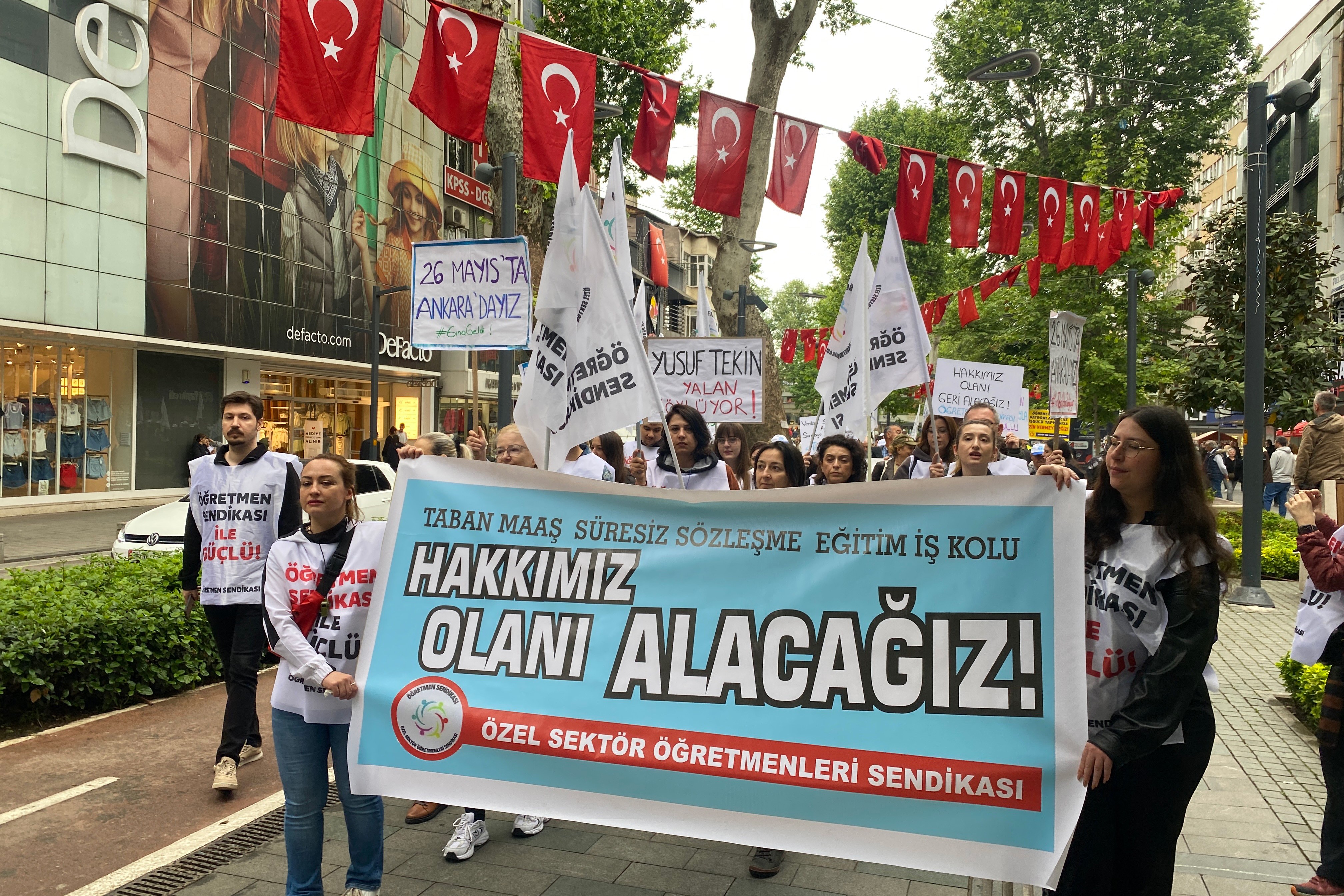 Kocaeli'nde özel sektör öğretmenleri 1 Mayıs'a katıldı 