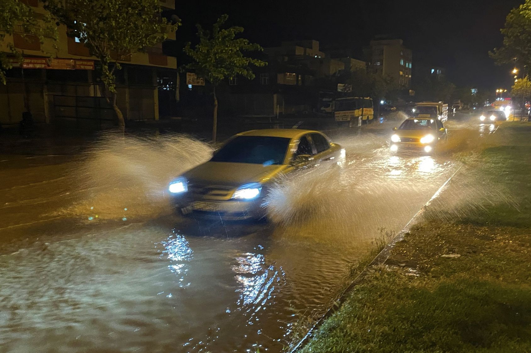 Urfa'da sağanak etkili oldu.