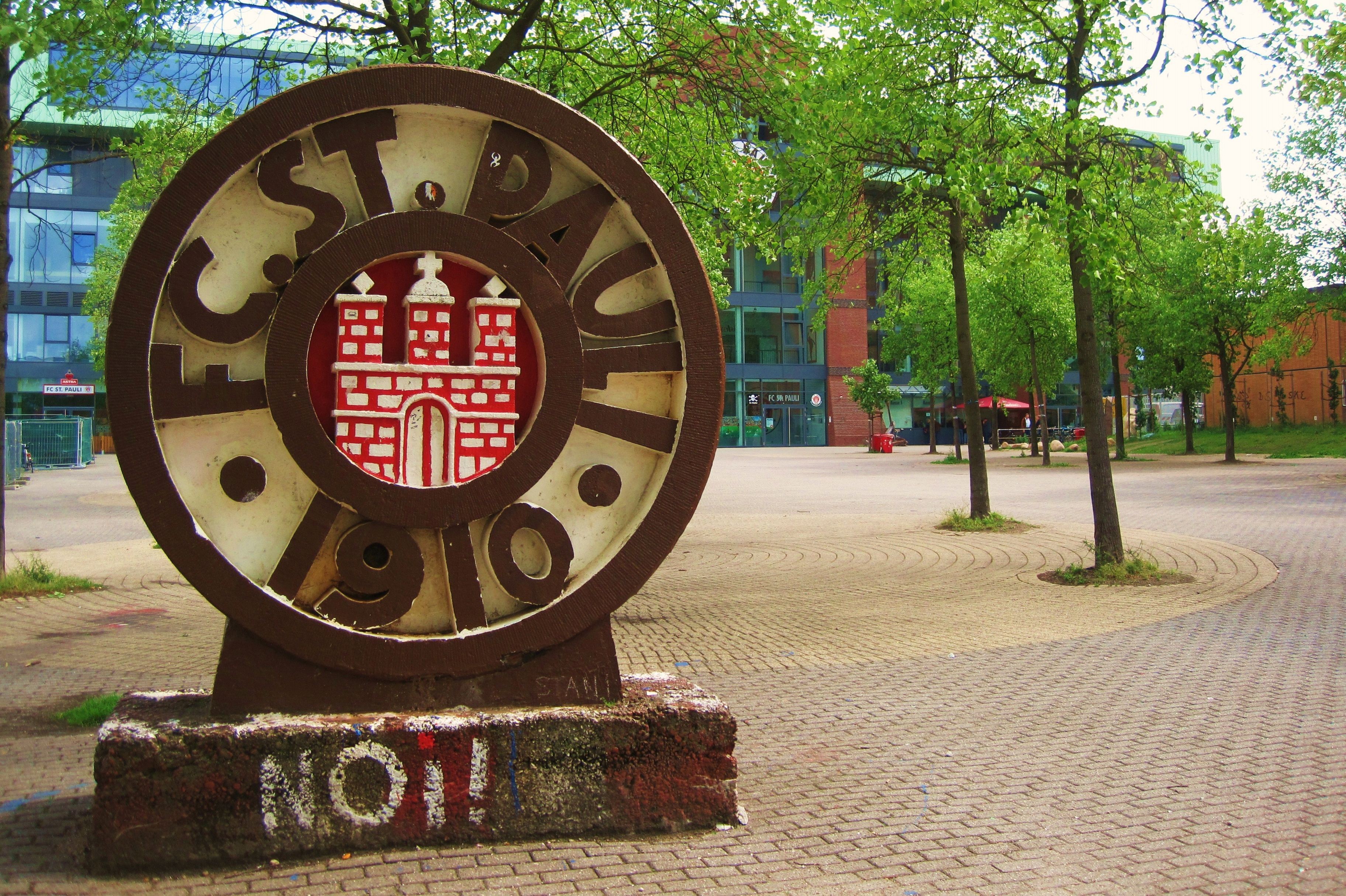 ST Pauli logosunun heykeli