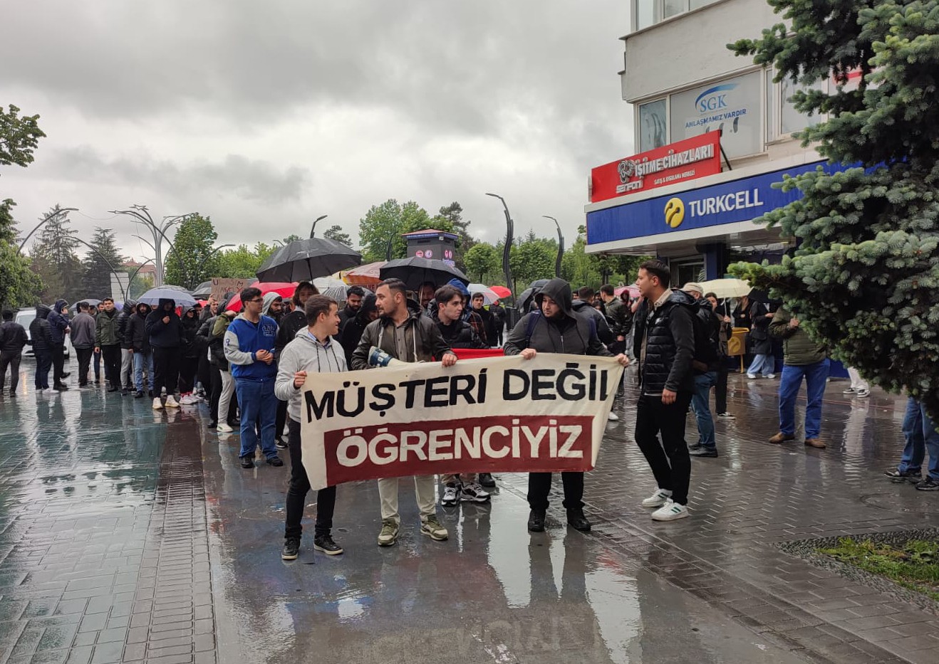 Bolu'da öğrencilerin ulaşım zammı protestosu