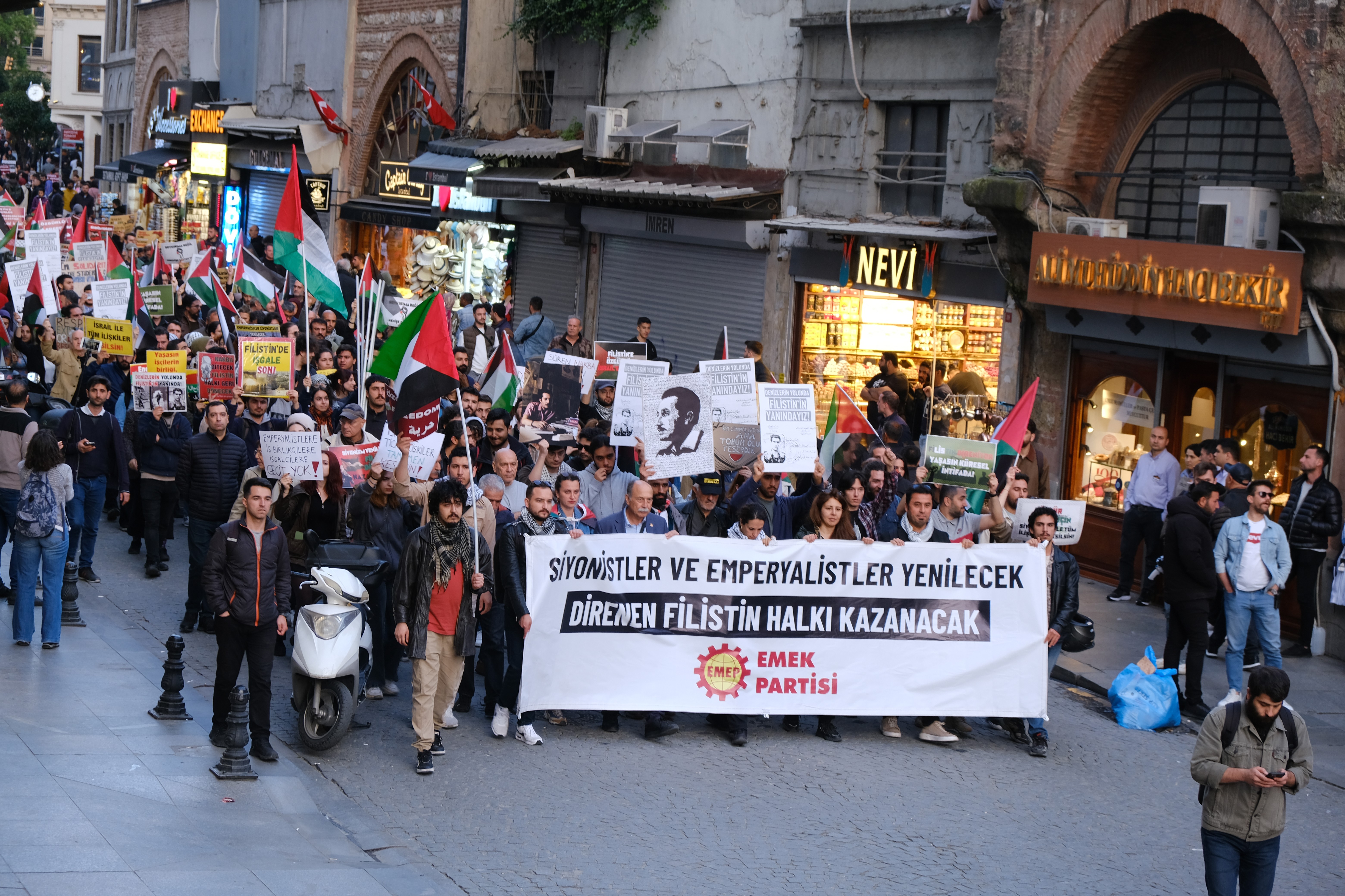 Emek partisi İstanbul'da gerçekleştirilen Nakba yürüyüşüne katıldı 