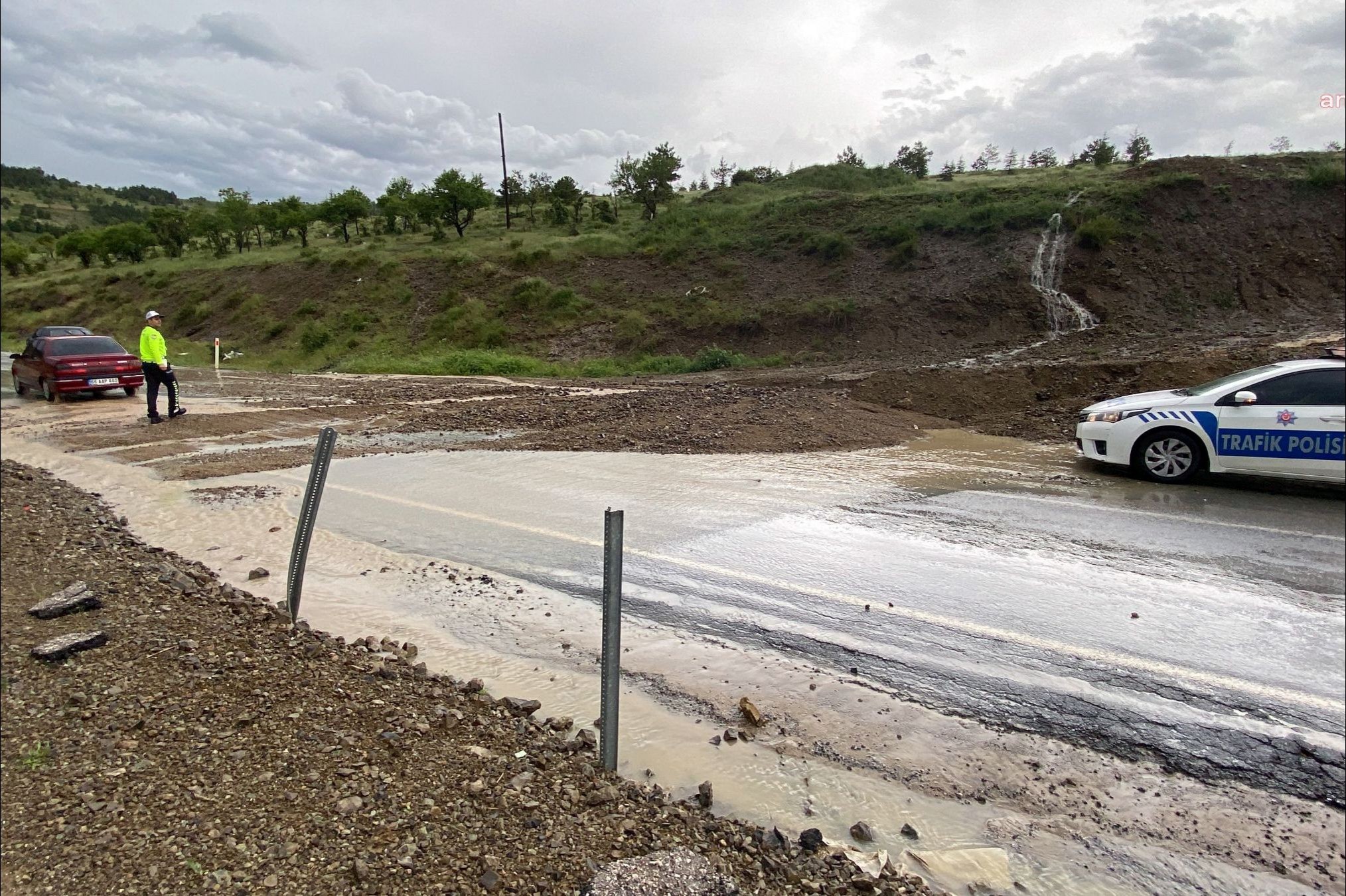 Yozgat'ta yağışla birlikte zarar gören yollar