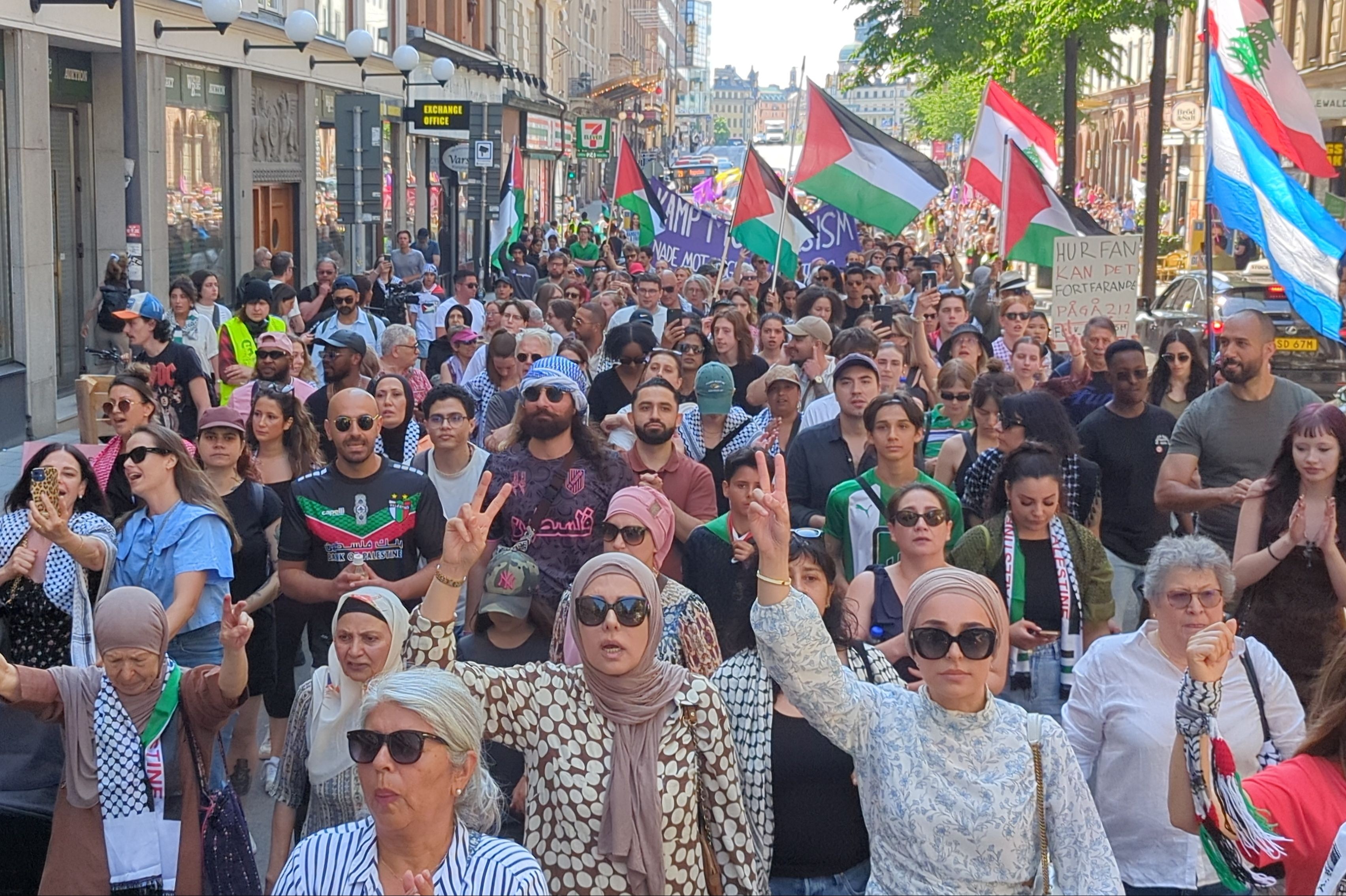 İsrail'in Refah'ta Filistinlilerin kampına yönelik saldırısı İsveç'te protesto edildi