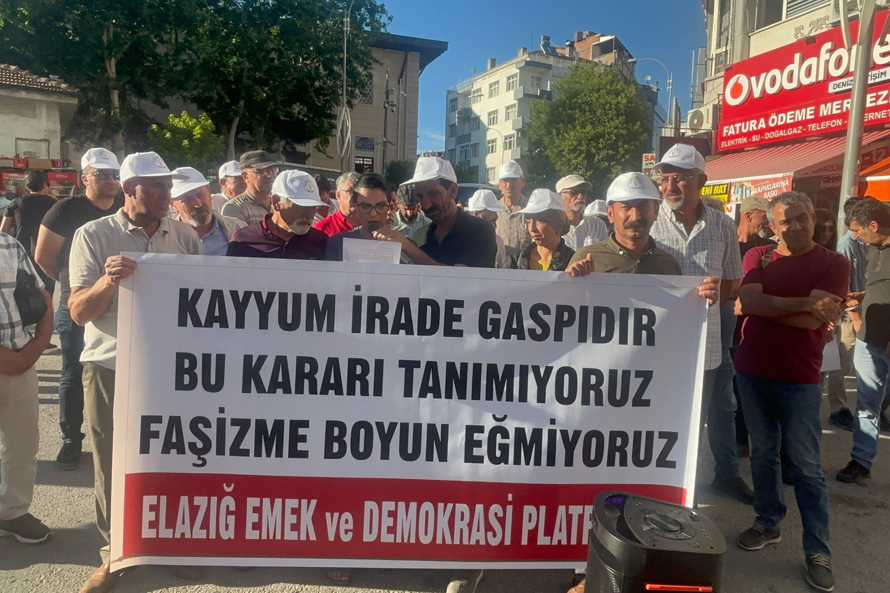 Elazığ'da kayyum protesto edildi 