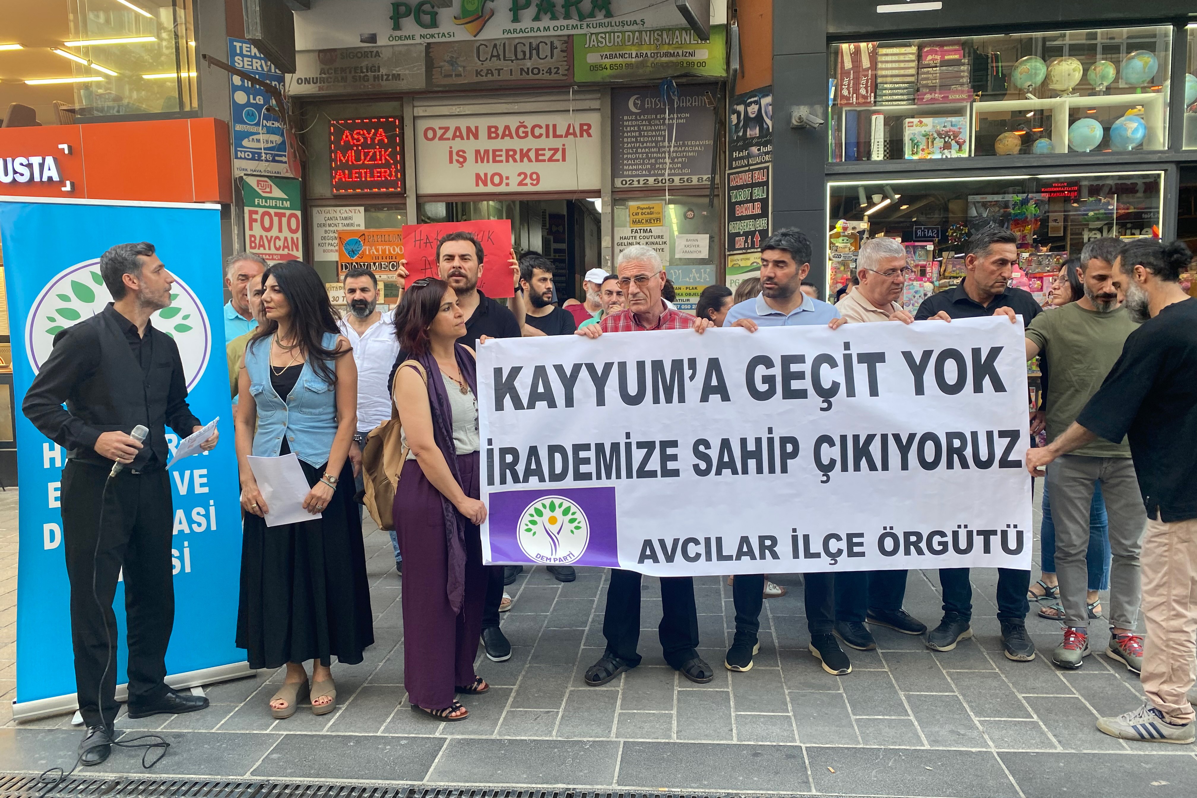 Avcılar Dem Parti ilçe örgütü kayyumu protesto etti 