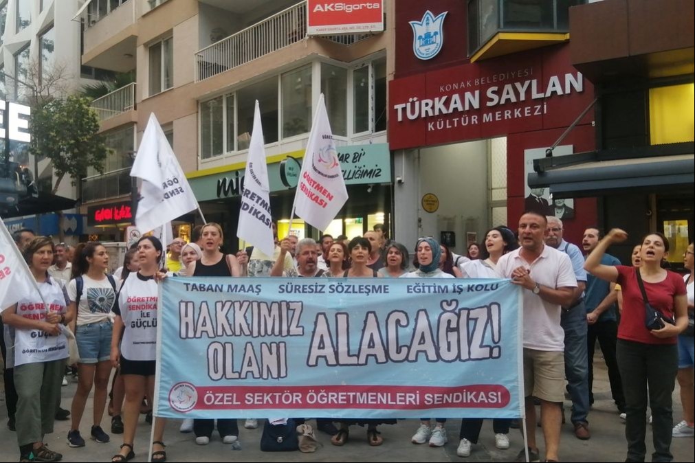 Özel Sektör Öğretmenleri Sendikası İzmir Şubesi'nin eylemi.