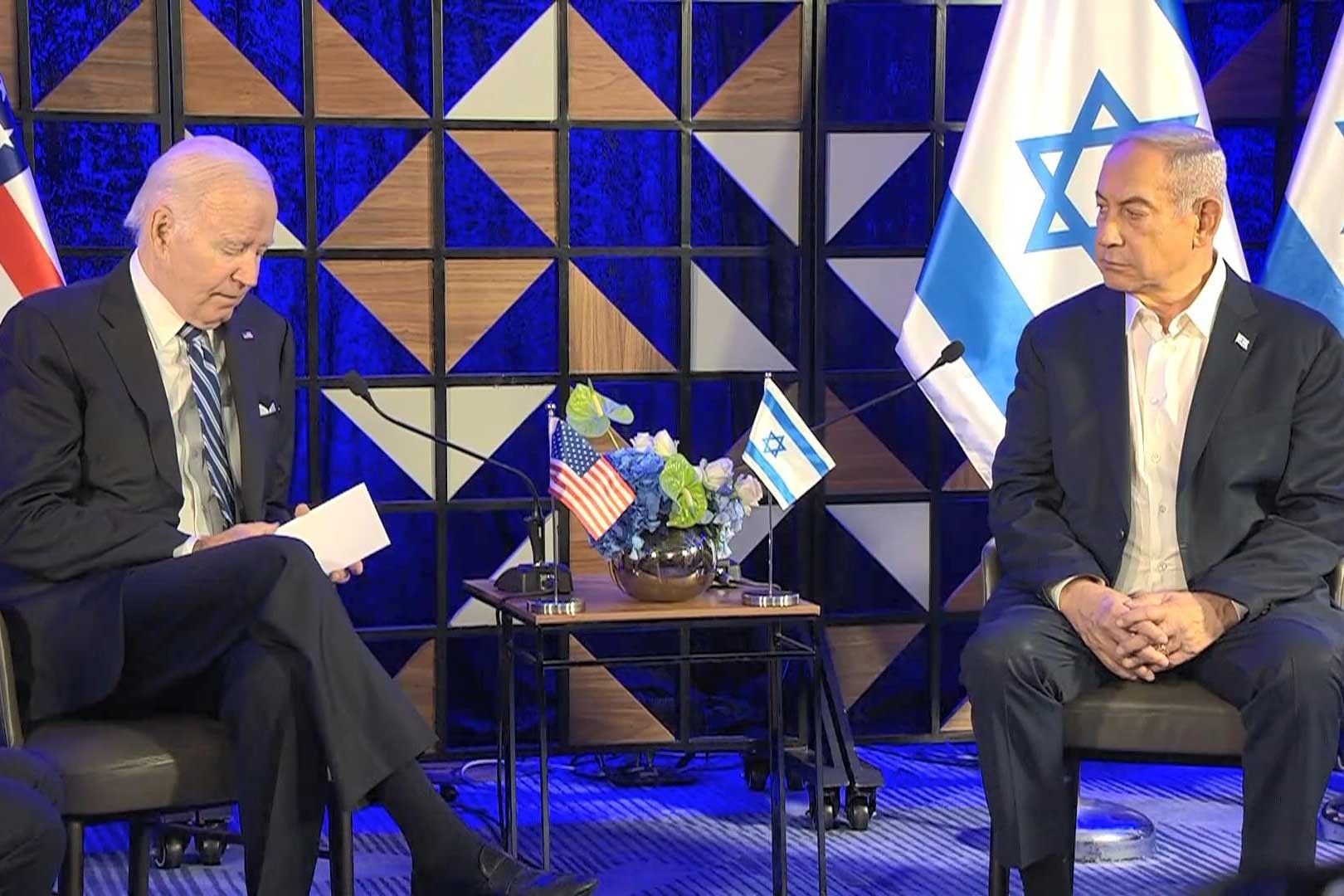 Joe Biden (solda), Binyamin Netanyahu (sağda) 