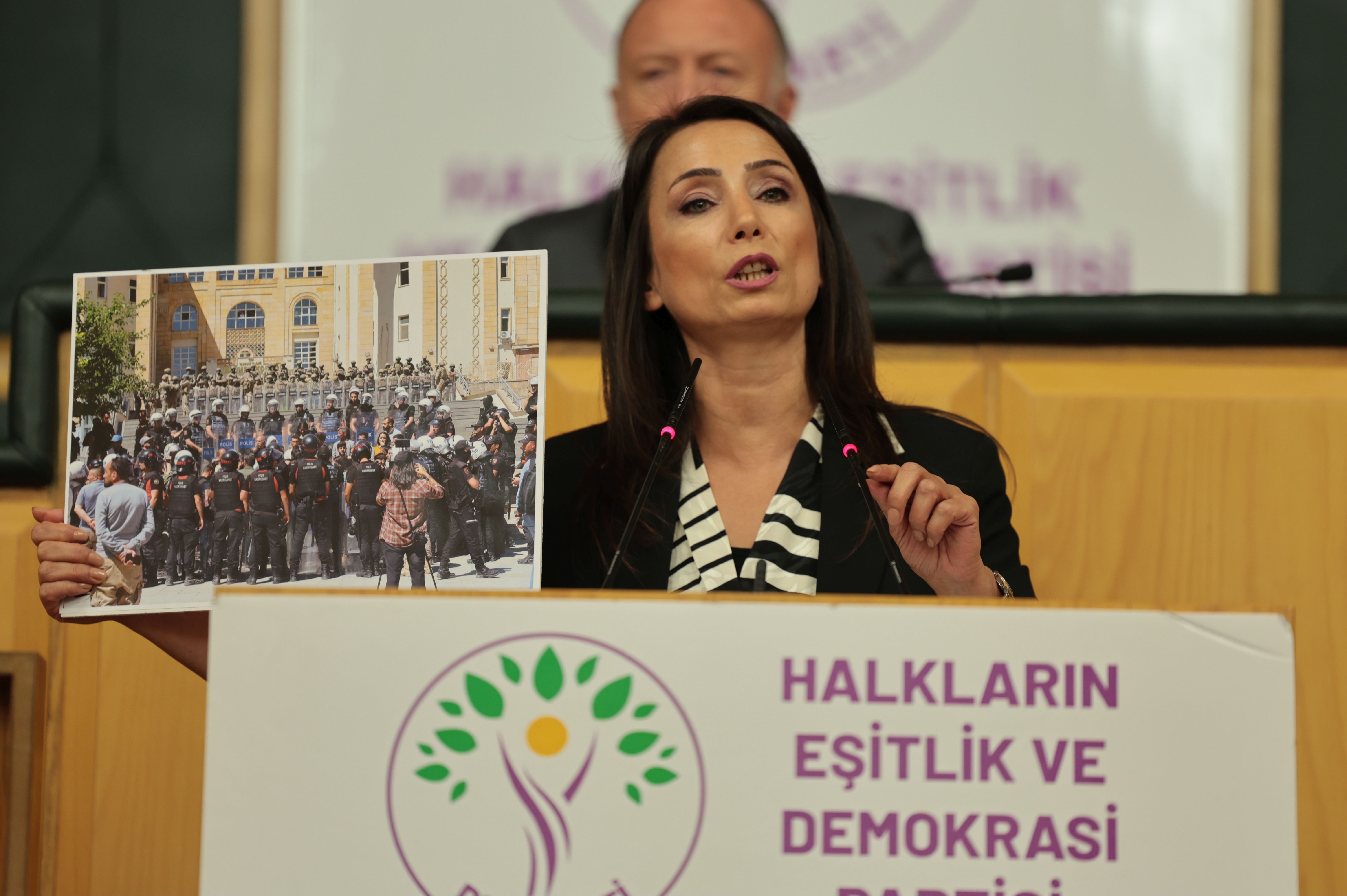 Hatimoğulları'ndan Bahçeli'ye demokrasi yanıtı: Sana kalsa AYM'yi kapatacaksın!