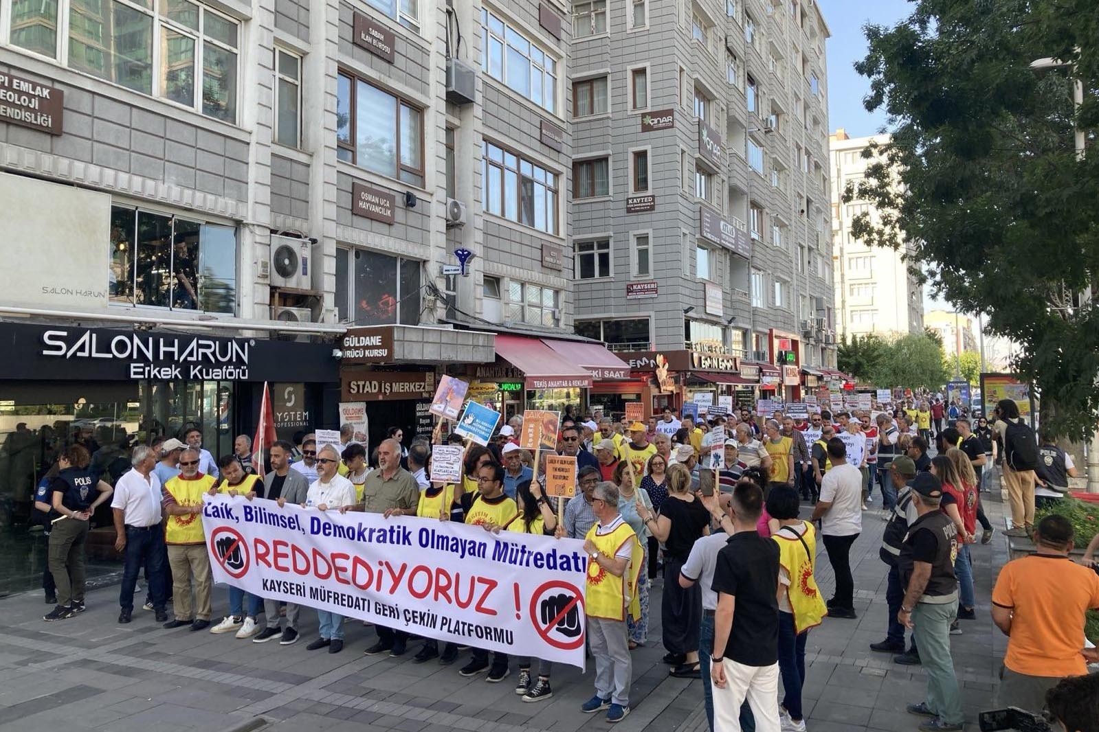 Kayseri'de gerici müfredata karşı eylem