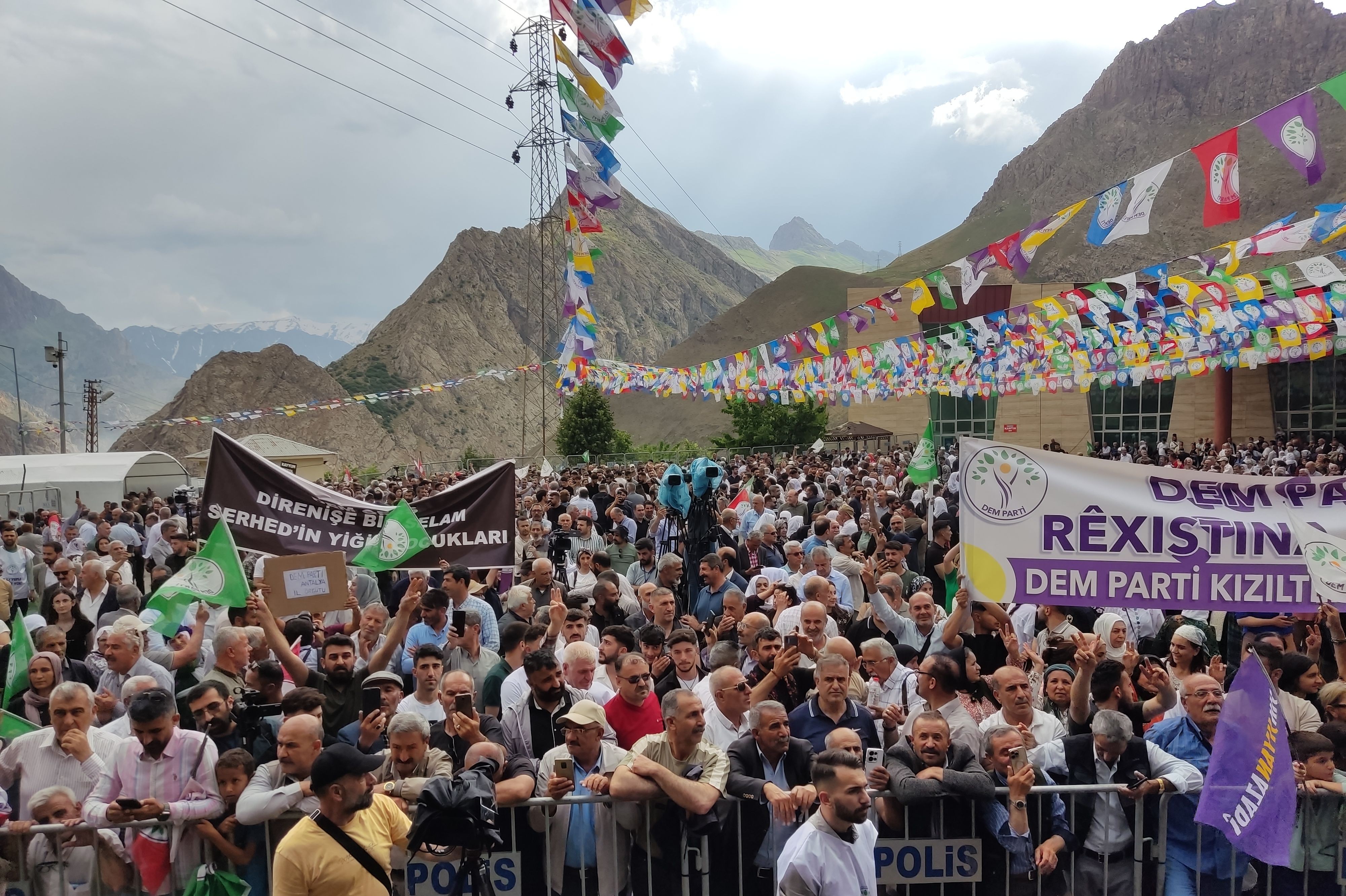 Hakkari'de kayyuma karşı miting