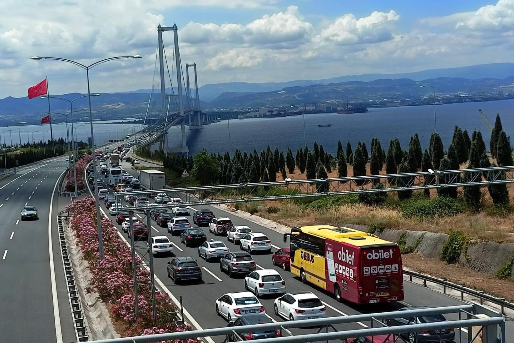 Osmangazi Köprüsü'nde trafik yoğunluğu