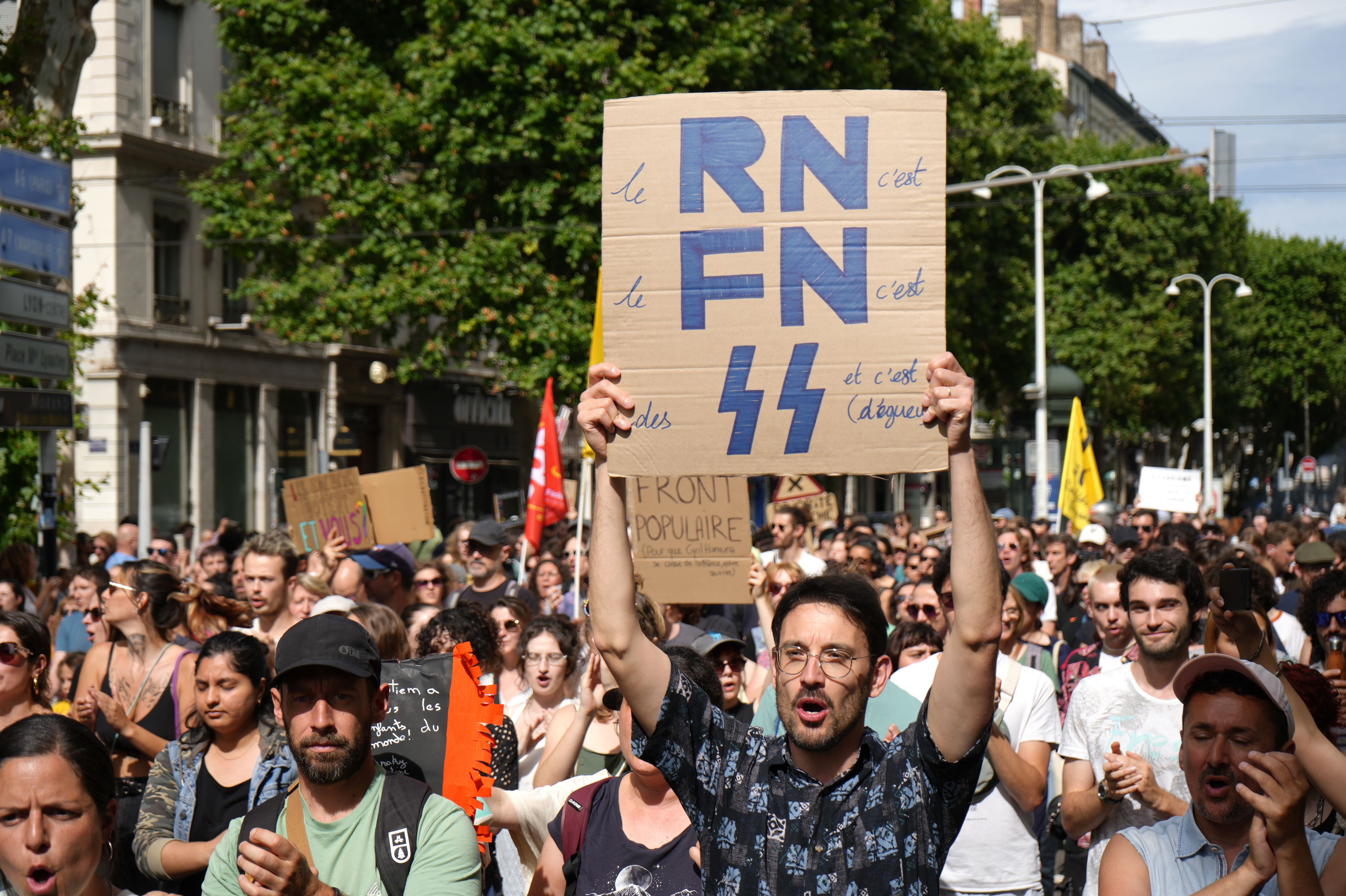 Fransa'da aşırı sağın yükselişi protesto edildi