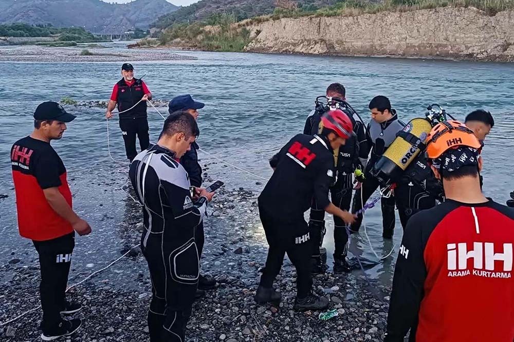 Dalaman çayına düşen çocuğu arama çalışması