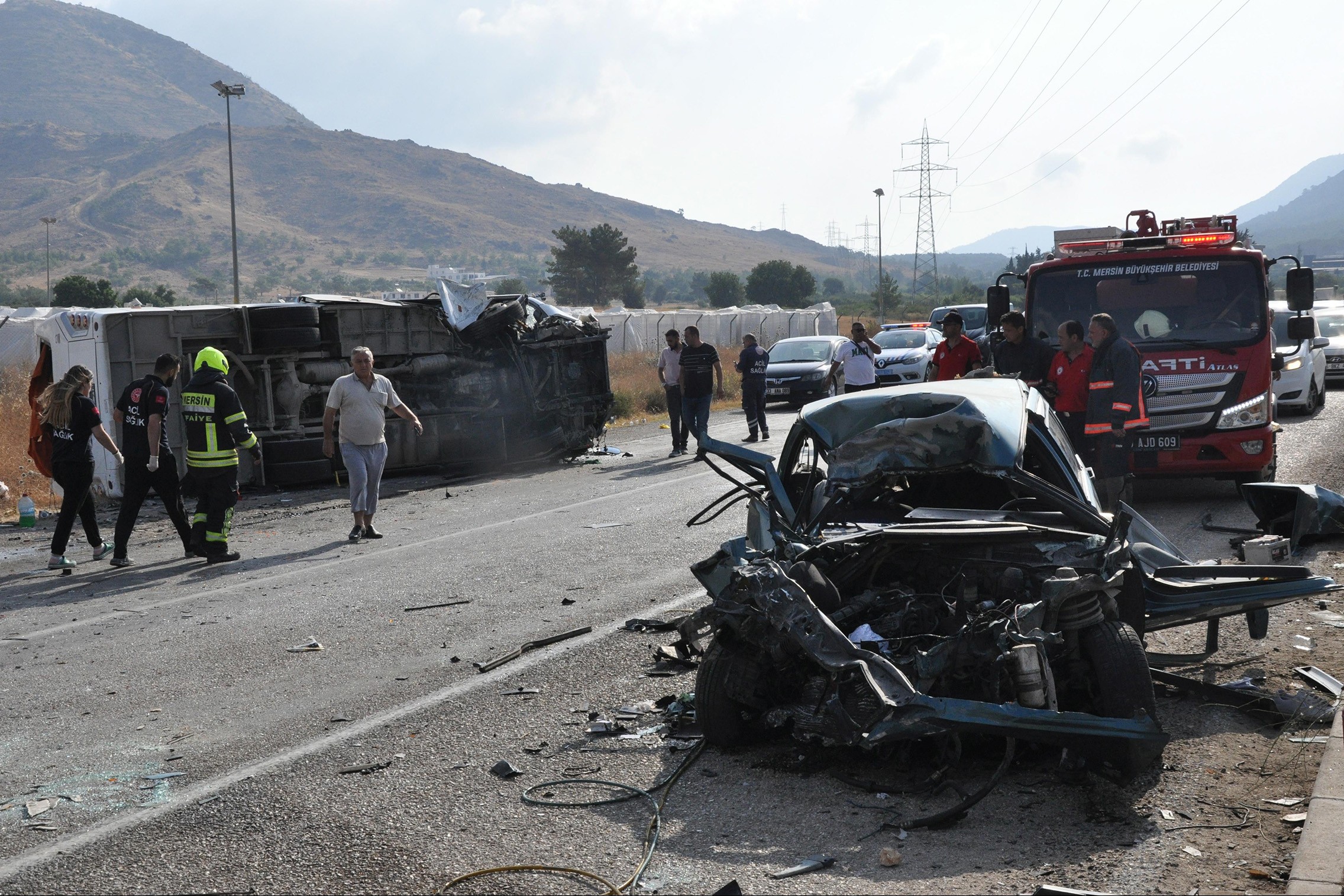 Akkuyu NGS işçilerini taşıyan servisler kaza yaptı