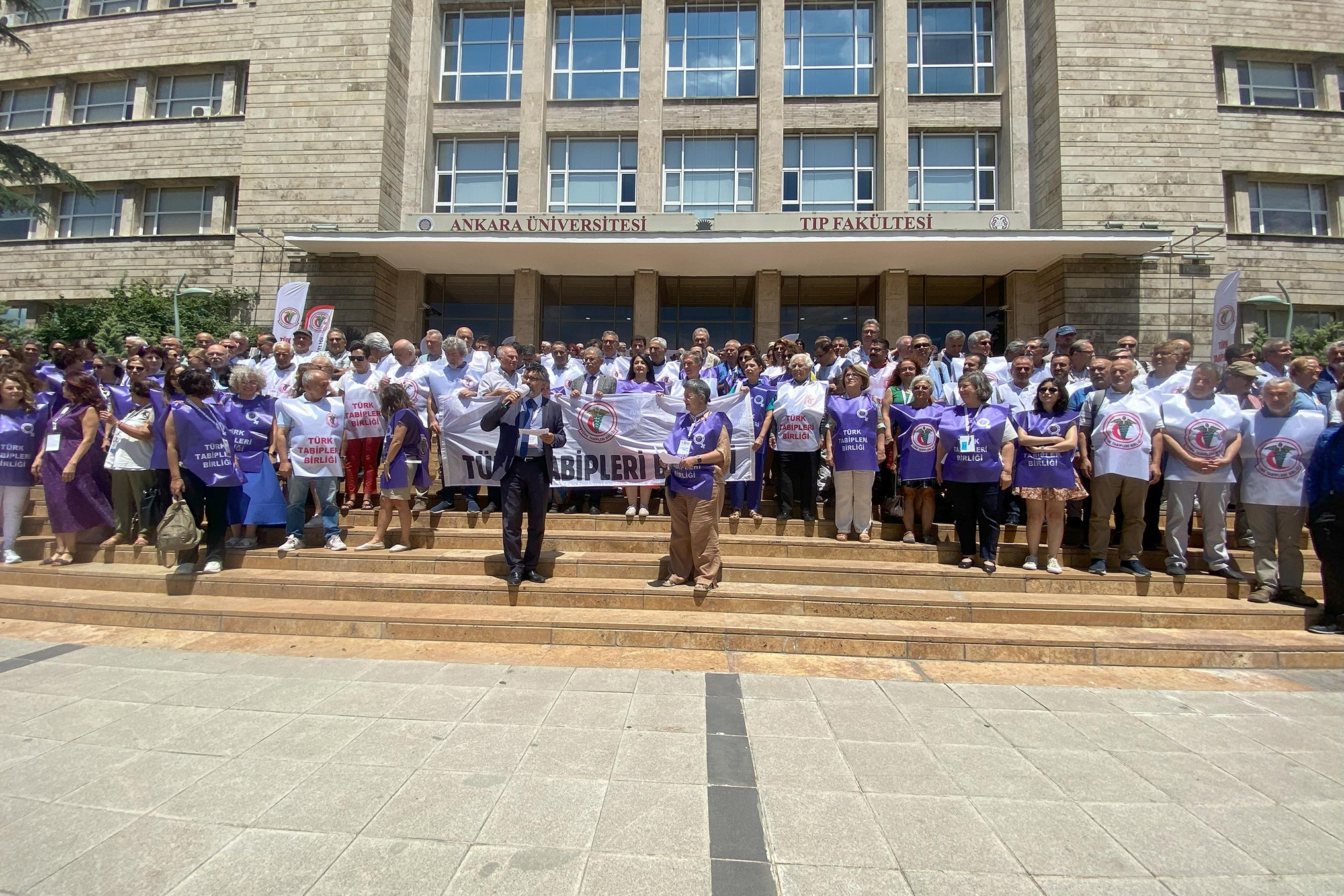 "Şiddetsiz, güvenli, güvenceli hekimlik için TTB bizim"