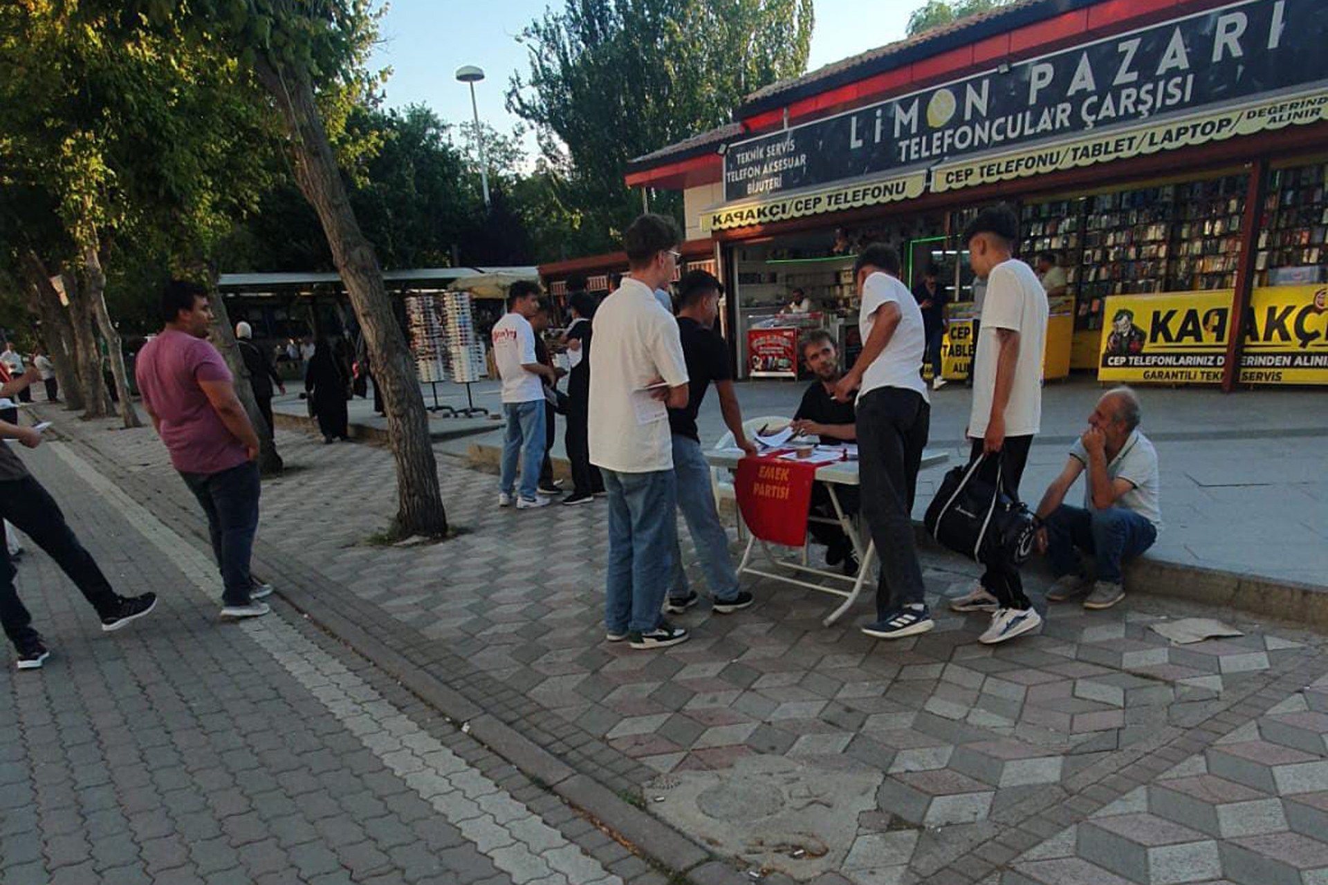 Emek Partisi Sincan İlçe örgütü Filistin'e destek için stant açtı 