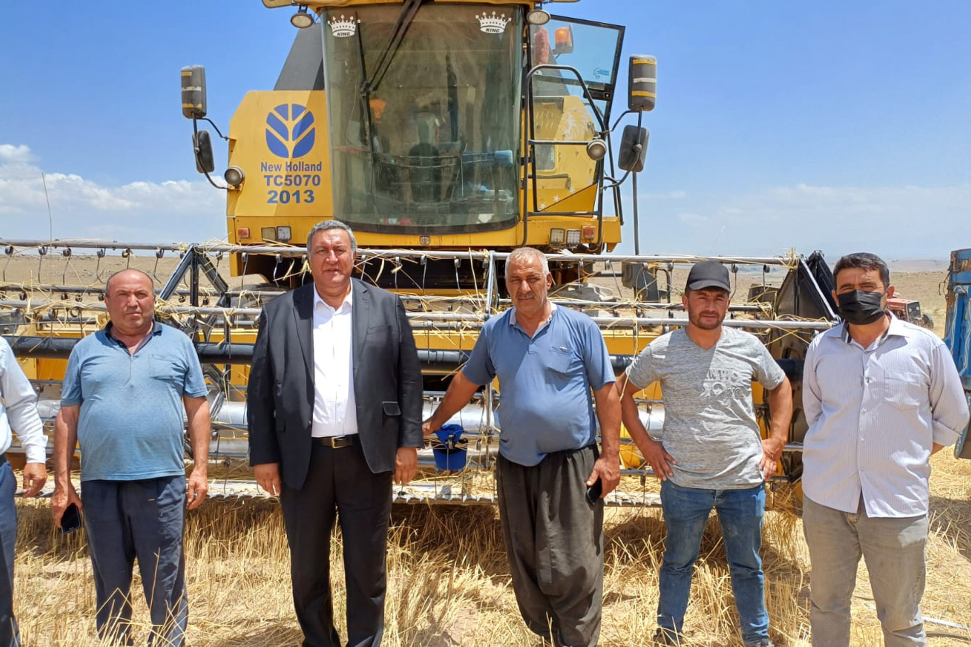 CHP milletvekili Ömer Fethi Gürer ile Niğdeli çiftçiler