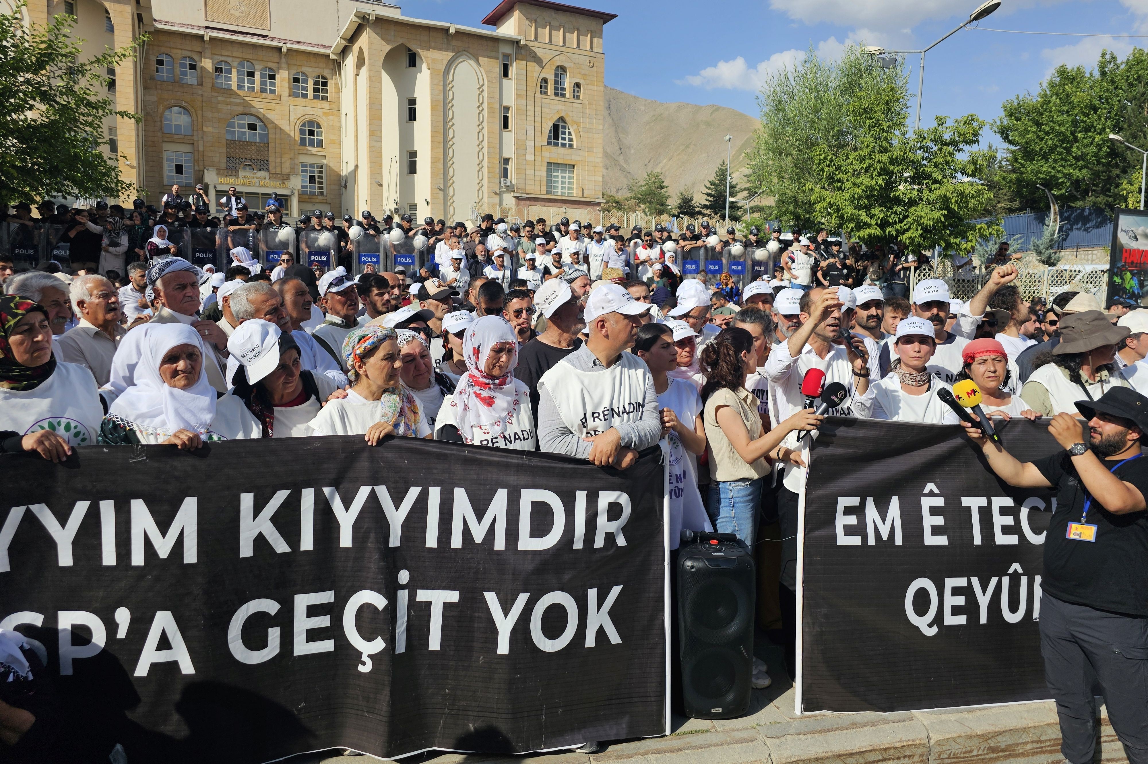 Hakkari'ye ulaşan yürüyüşçüler