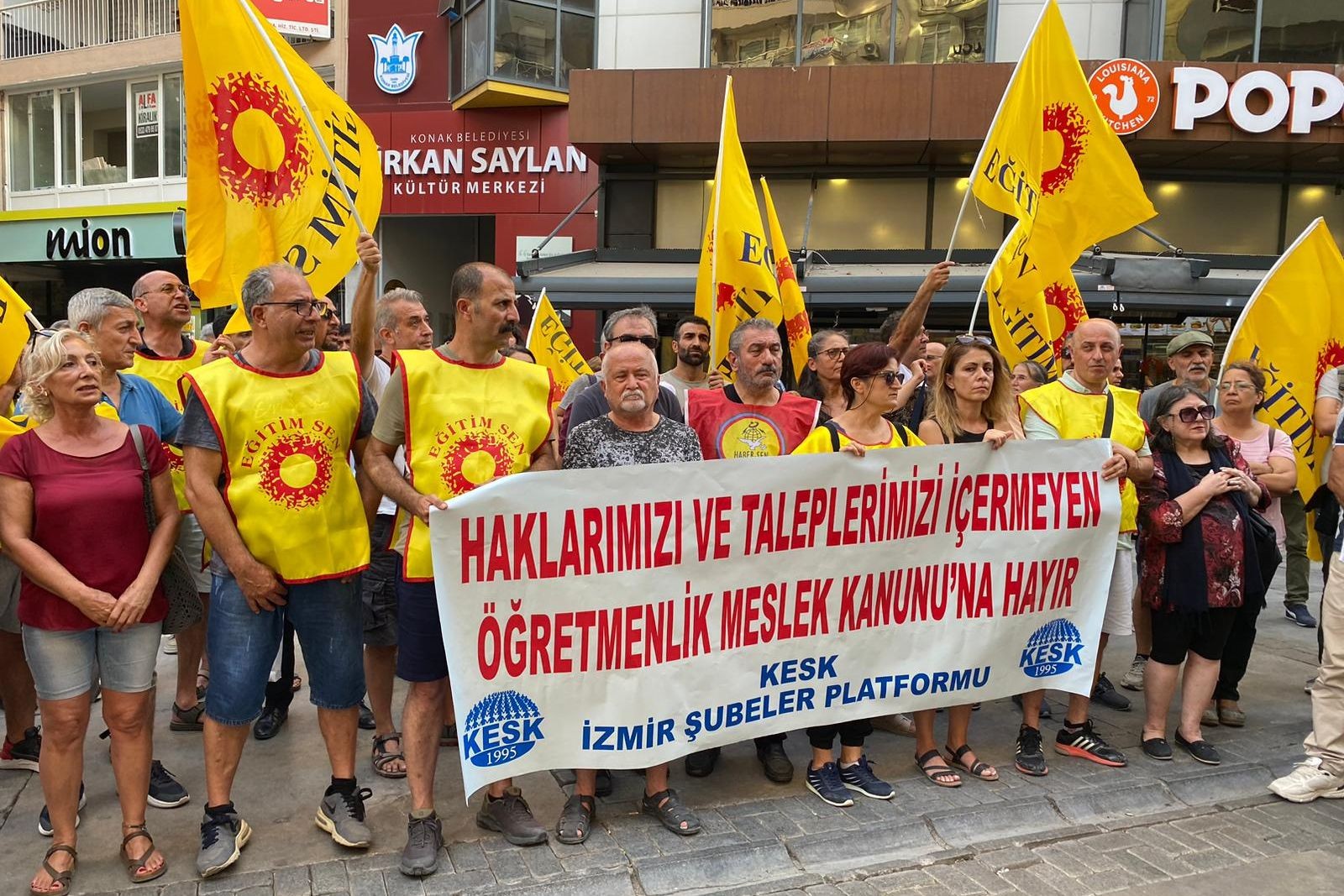 İzmir'de KESK'in protestosu.