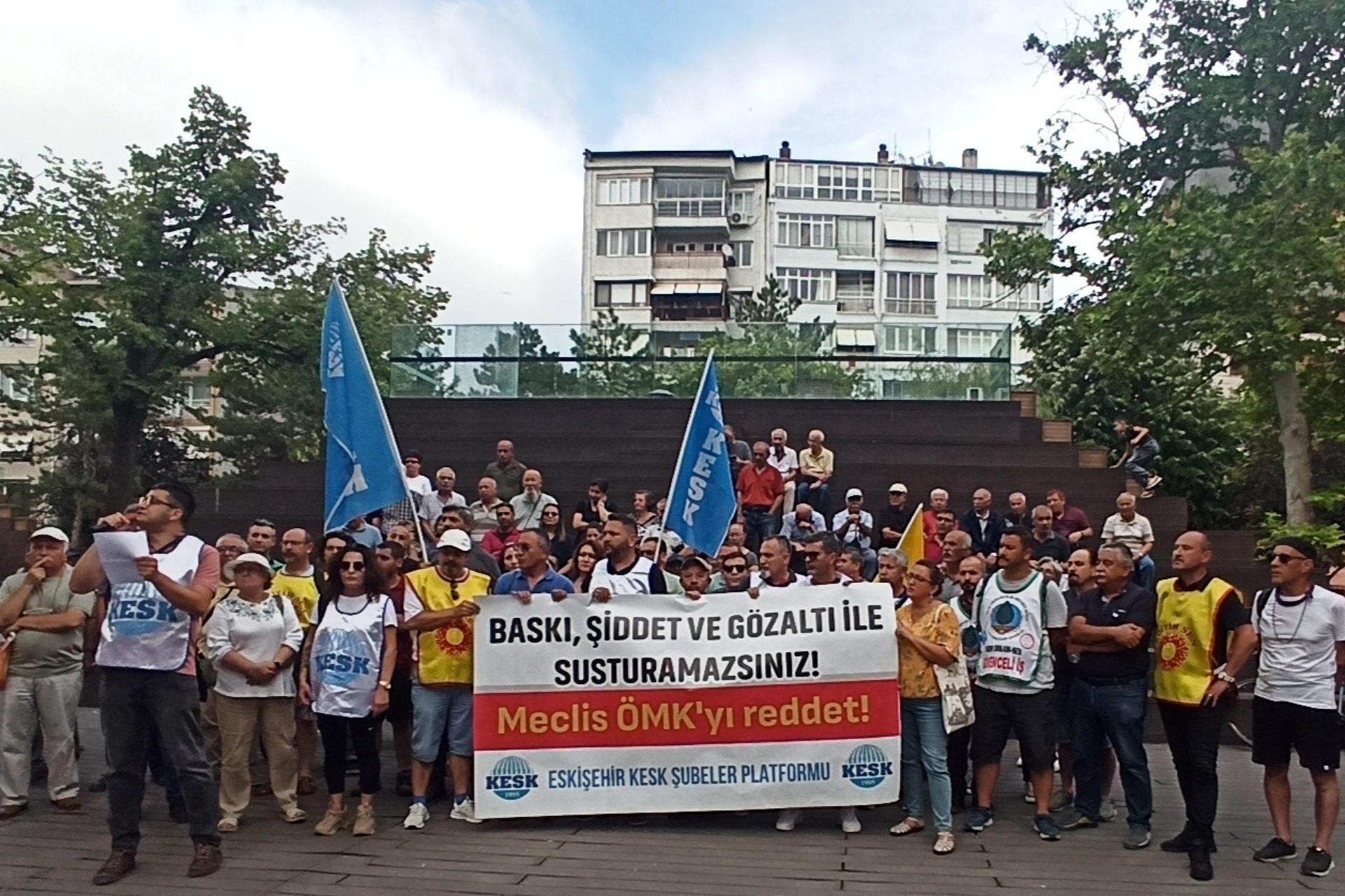 KESK Eskişehir Şubeler Platformu ÖMK'yı protesto etti 