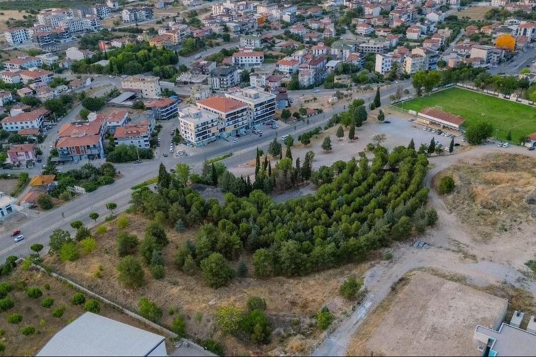 ‘Ticaret+Konut Alanı, Trafo alanı ve Park ve Yeşil Alan’ına dönüştürülecek olan alan.